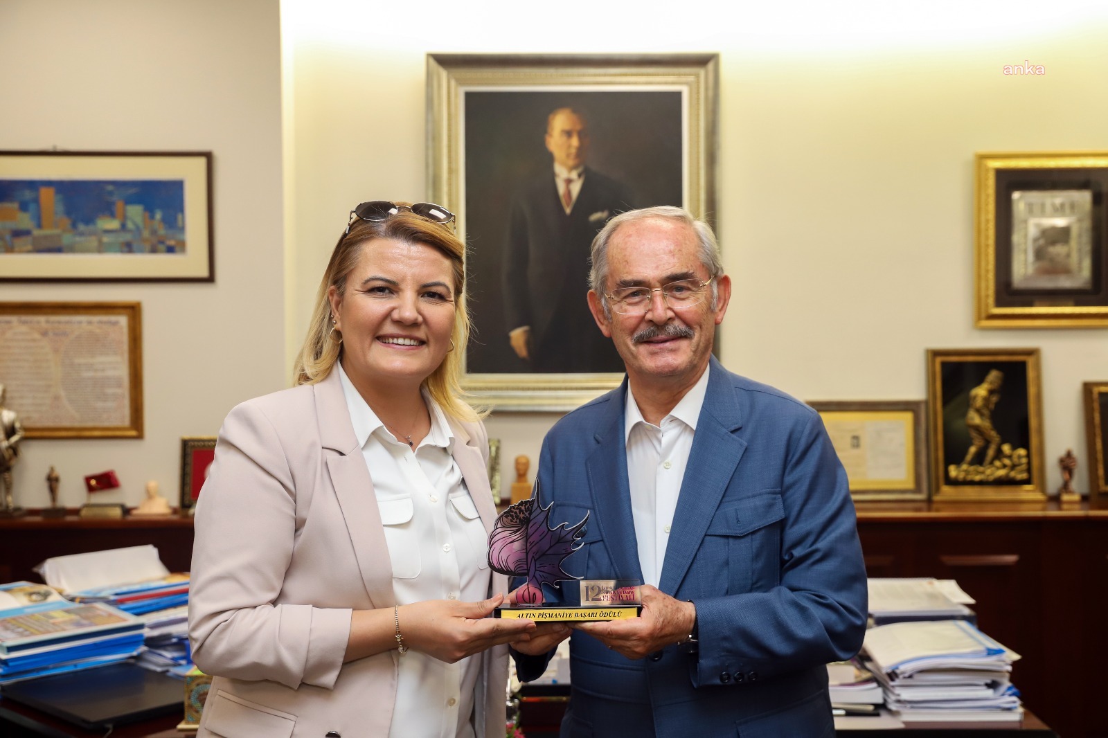 YILMAZ BÜYÜKERŞEN’E BAŞARI ÖDÜLÜ