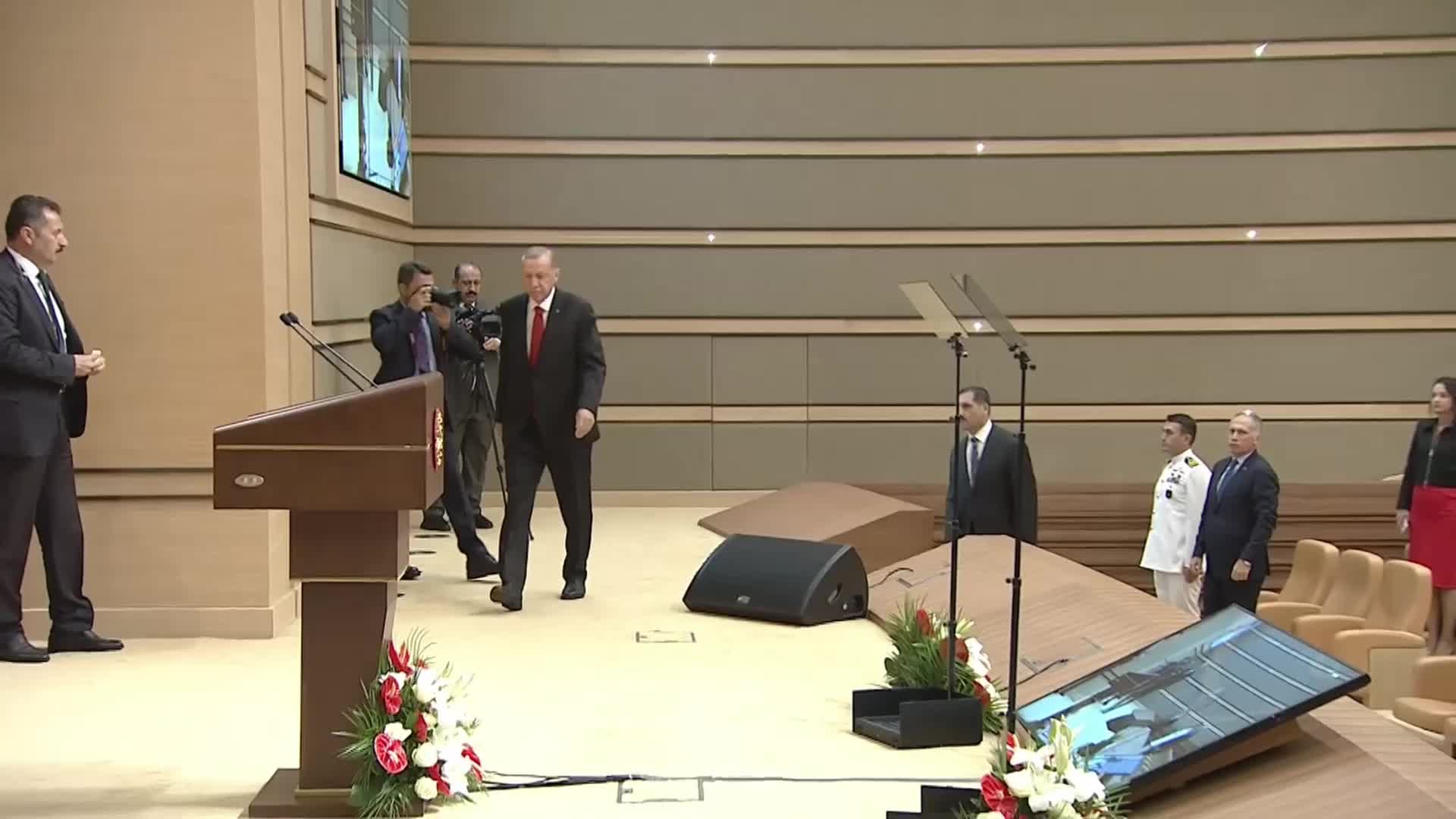 CUMHURBAŞKANI ERDOĞAN: “ORTA VADELİ PROGRAM'DA UYGULAYACAĞIMIZ POLİTİKA SEPETİYLE, ENFLASYON SORUNUNU ÜLKEMİZİN GÜNDEMİNDEN KALDIRACAĞIZ”
