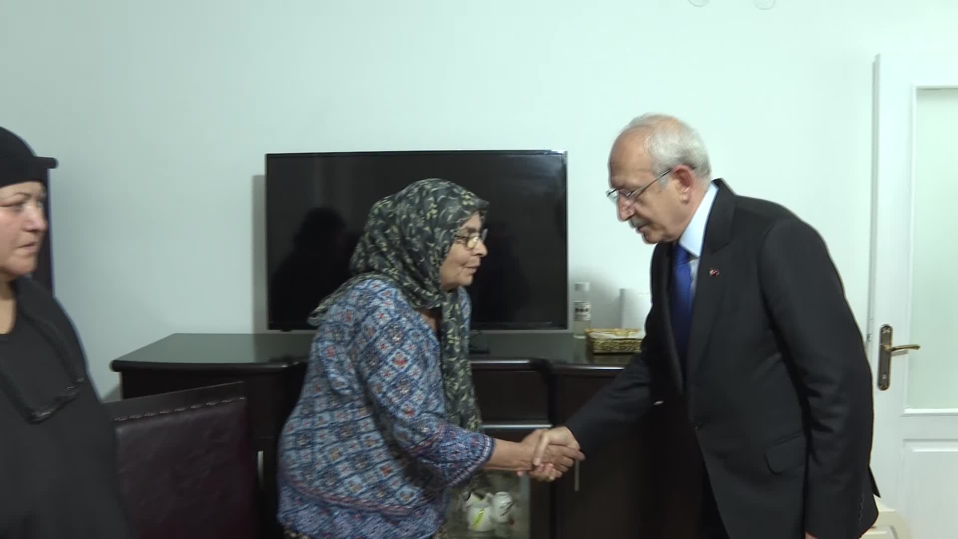 KILIÇDAROĞLU'NDAN ESKİ ETİMESGUT İLÇE BAŞKANI ÖKTEM'E TAZİYE ZİYARETİ