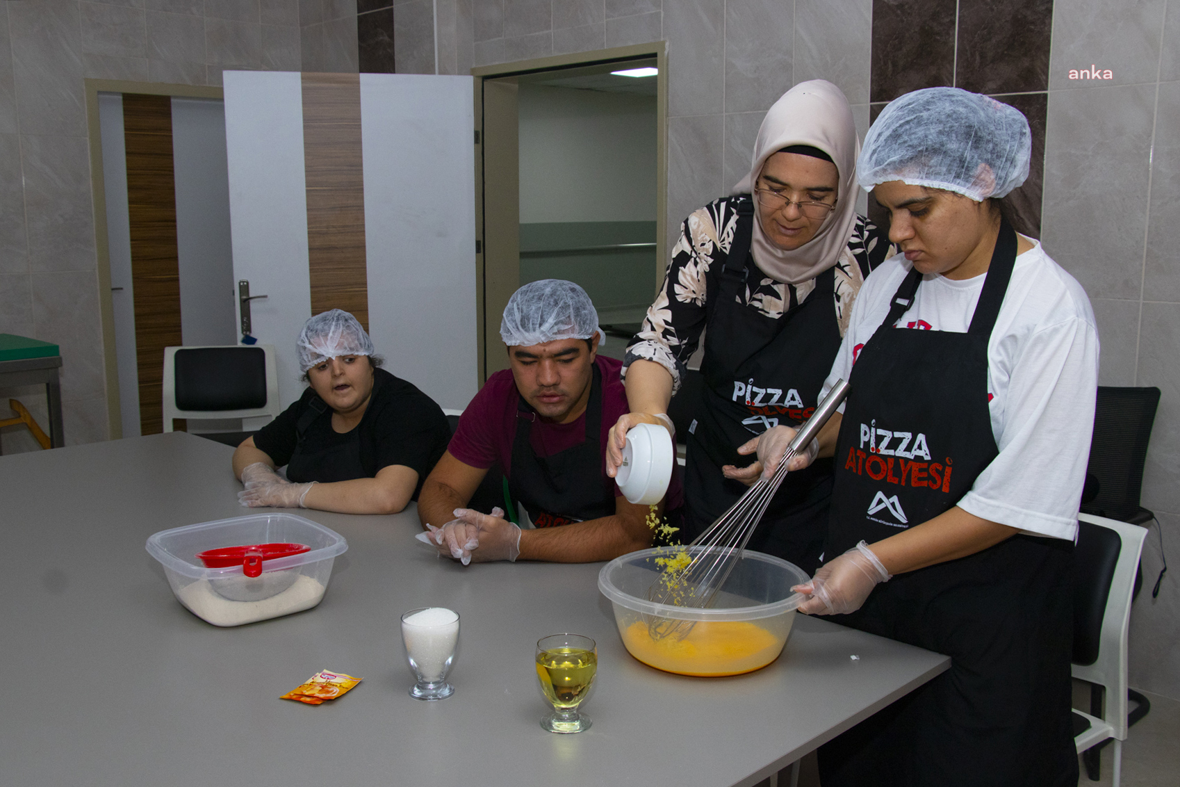 MERSİN BÜYÜKŞEHİR ATÖLYESİ’NDE ÖZEL BİREYLER HÜNERLERİNİ SERGİLEDİ