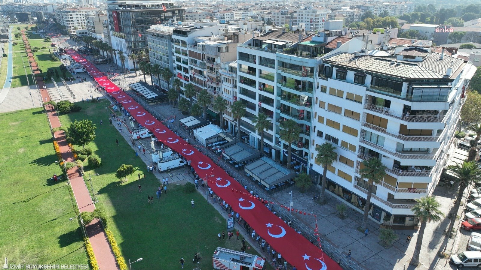 ?İZMİR'DE 101. KURTULUŞ YIL DÖNÜMÜ COŞKUSU