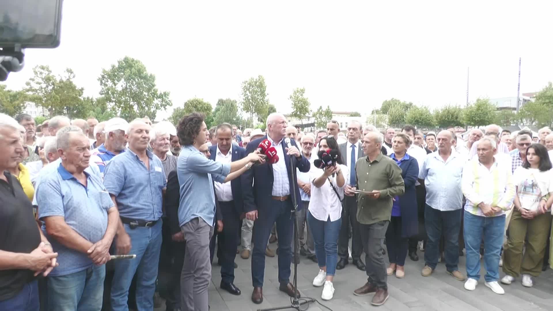 SAKARYALI ÇİFTÇİLER, MISIR ALIM FİYATINI KENT MEYDANI’NDA PROTESTO ETTİ: “AÇIKLANAN BU FİYATLAR ÜRETİCİLERİMİZE CEZA GİBİ ALGILANMIŞTIR”