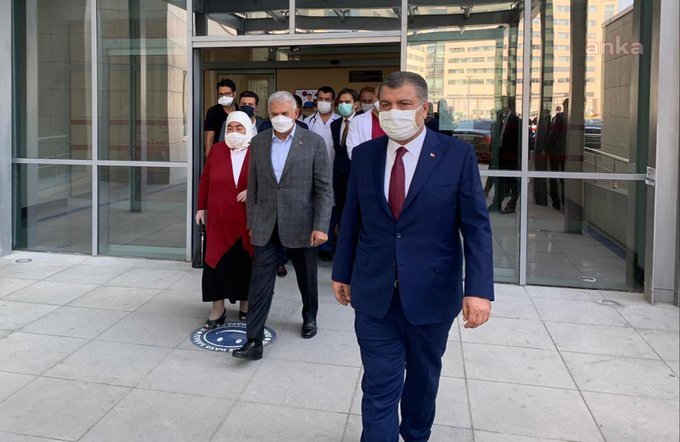 BİNALİ YILDIRIM VE SEMİHA YILDIRIM’IN HASTANE ÇIKIŞI FOTOĞRAFI PAYLAŞILDI