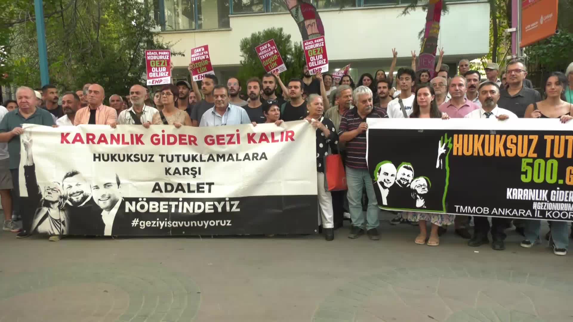 GEZİ DAVASI TUTUKLAMALARININ 500'ÜNCÜ GÜNÜNDE TMMOB’TAN AÇIKLAMA...KORAMAZ: AKP'NİN HEDEFİ ÜÇ ARKADAŞIMIZ DEĞİLDİR, HER TÜRLÜ HUKUK İHLALLERİNE KARŞI ÇIKANLAR AKP'NİN HEDEFİNDEDİR"