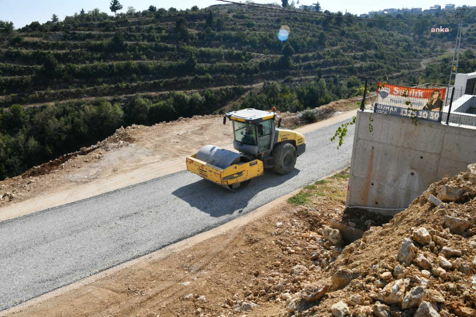 YENİŞEHİR BELEDİYESİ KIRSAL MAHALLELERİN YOL SORUNUNU ÇÖZÜYOR