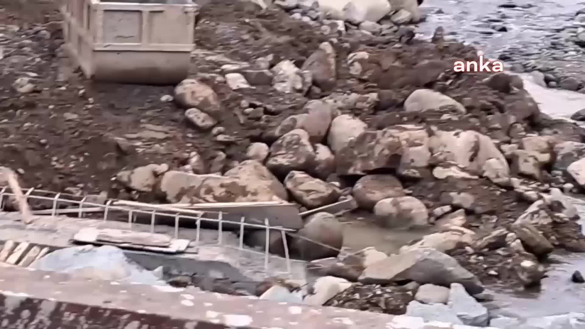ARTVİN ARHAVİ'DE PİLARGET HAVZASINDA YAPILAN DERE ISLAHINDAN ÇIKAN ÇAMURLU SUYUN, ÇİFTLİKTEKİ BALIKLARIN ÖLÜMÜNE YOL AÇTIĞI İDDİA EDİLDİ