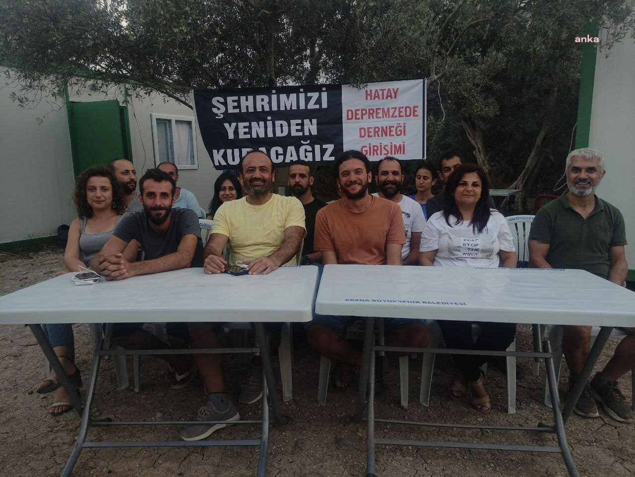 HATAY DEPREMZEDE DERNEĞİ KURUCUSU DEVECİ: "7 AY GEÇMESİNE RAĞMEN MEB, UYGUN OKUL ORTAMI SAĞLAYAMAMIŞTIR. OKUL YIKIM KARARI ÇIKTIĞINDA TOZ, ASBEST VE MOLOZ İÇİNDE BİZLER ÇOCUKLARIMIZI OKULA NASIL GÖNDERECEĞİZ?"