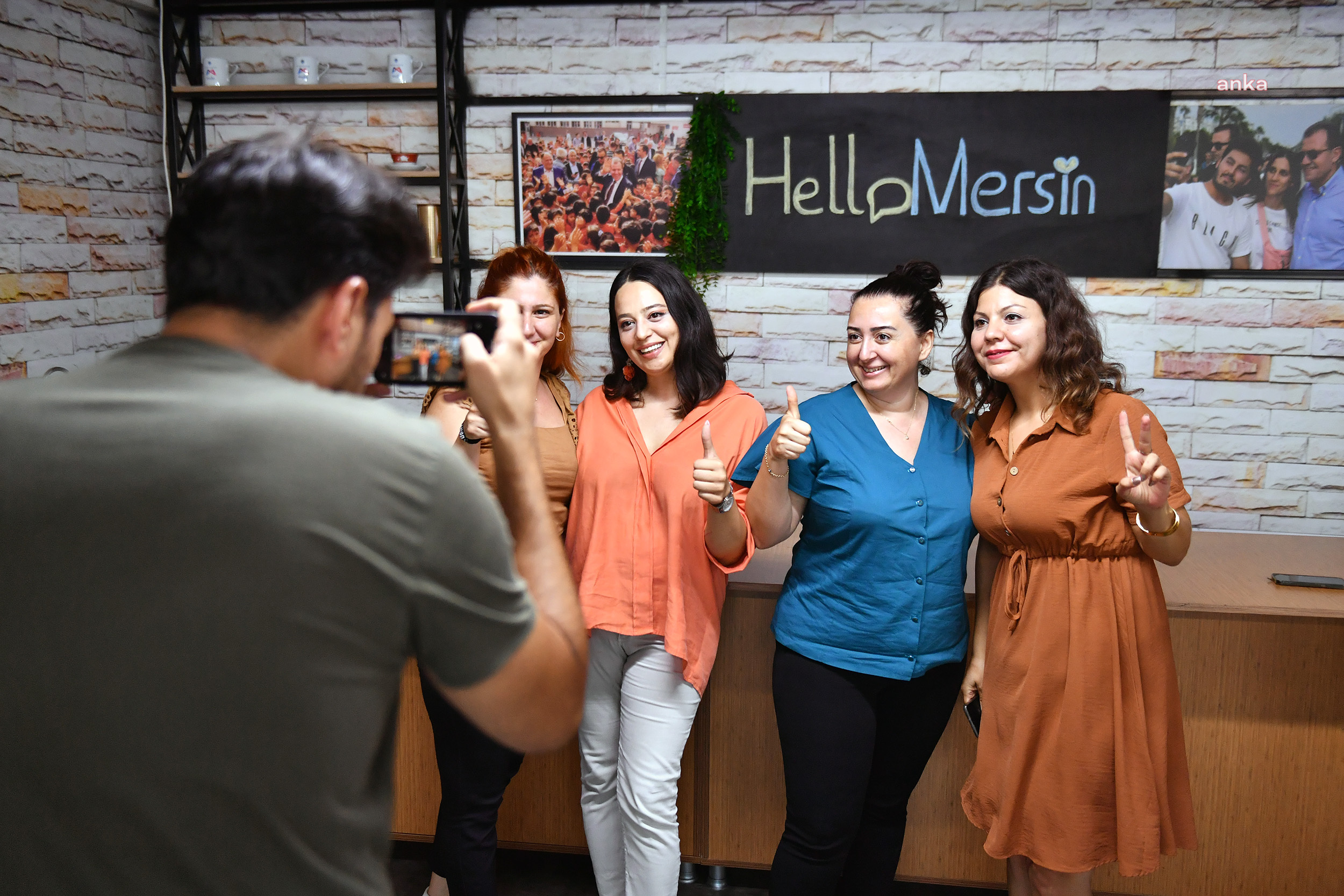 ‘HELLO MERSİN’LE BİRLİKTE MERSİNLİLER HEM EĞLENİYOR HEM YABANCI DİL ÖĞRENİYOR