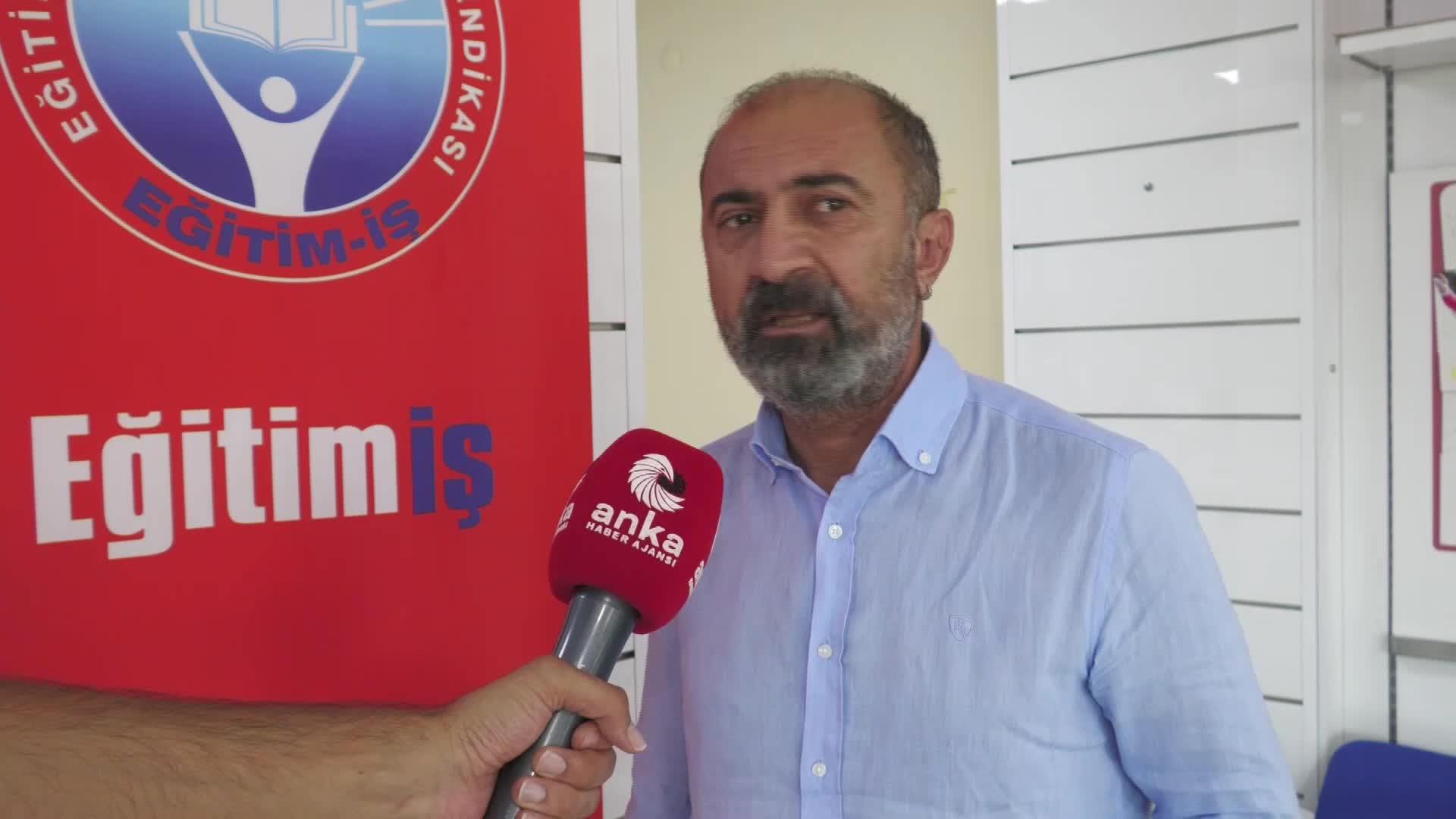 EĞİTİM-İŞ İZMİR YÜKSEK ÖĞRETİM ŞUBE BAŞKANI DAĞDEVİR: “İZMİR’DE ÖĞRENCİLER MERDİVEN ALTI YURTLARA VEYA CEMAAT YURTLARINA YERLEŞMEK ZORUNDA KALIYOR”