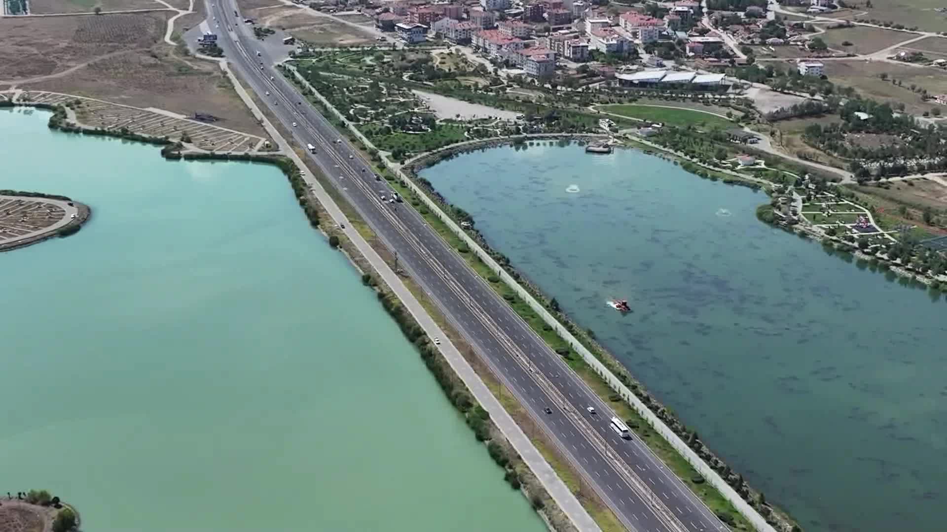 BAŞKENTİN BARAJ VE GÖLETLERİ HASAT MAKİNESİ İLE TEMİZLENİYOR