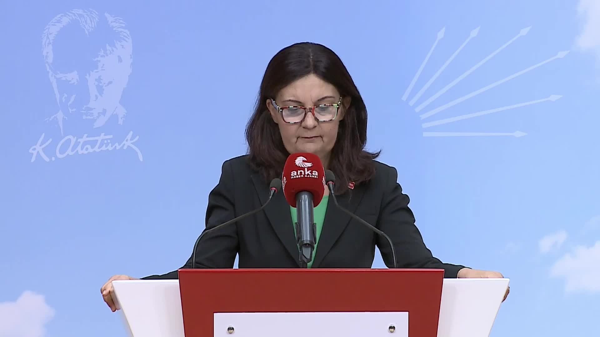 LALE KARABIYIK'TAN BAKAN KOCA'YA "ÖĞRENCİLER İÇİN 3 ANA, 2 ARA ÖĞÜN" ELEŞTİRİSİ: "TEKLİFLER VERDİK OKULDA BİR ÖĞÜN YEMEK VERİLMESİ KONUSUNDA, AKP VE MHP OYLARIYLA REDDEDİLDİ, PEKİ SAYIN BAKAN PARTİNİZ NEDEN REDDETTİ?"