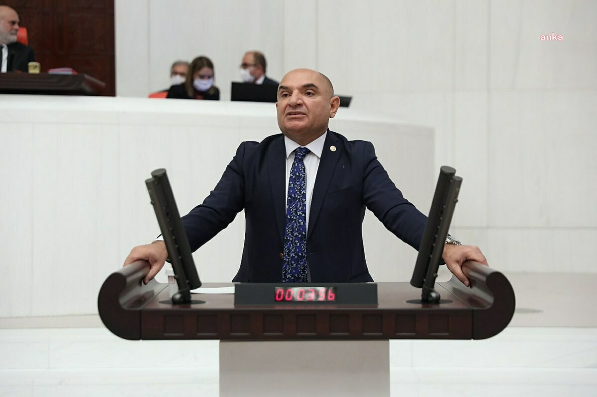 TAHSİN TARHAN: “DEVLETİN CEBİNDEN 1 KURUŞ ÇIKMAYACAK DEDİLER, YAPILMIŞ 2 KÖPRÜ İÇİN ŞİMDİYE KADAR 8 KÖPRÜ PARASI ÖDENDİ. KOMİSYONCU HÜKÜMET, VATANDAŞA HİZMET GETİRMİYOR, AKSİNE KÜLFET OLUYOR”
