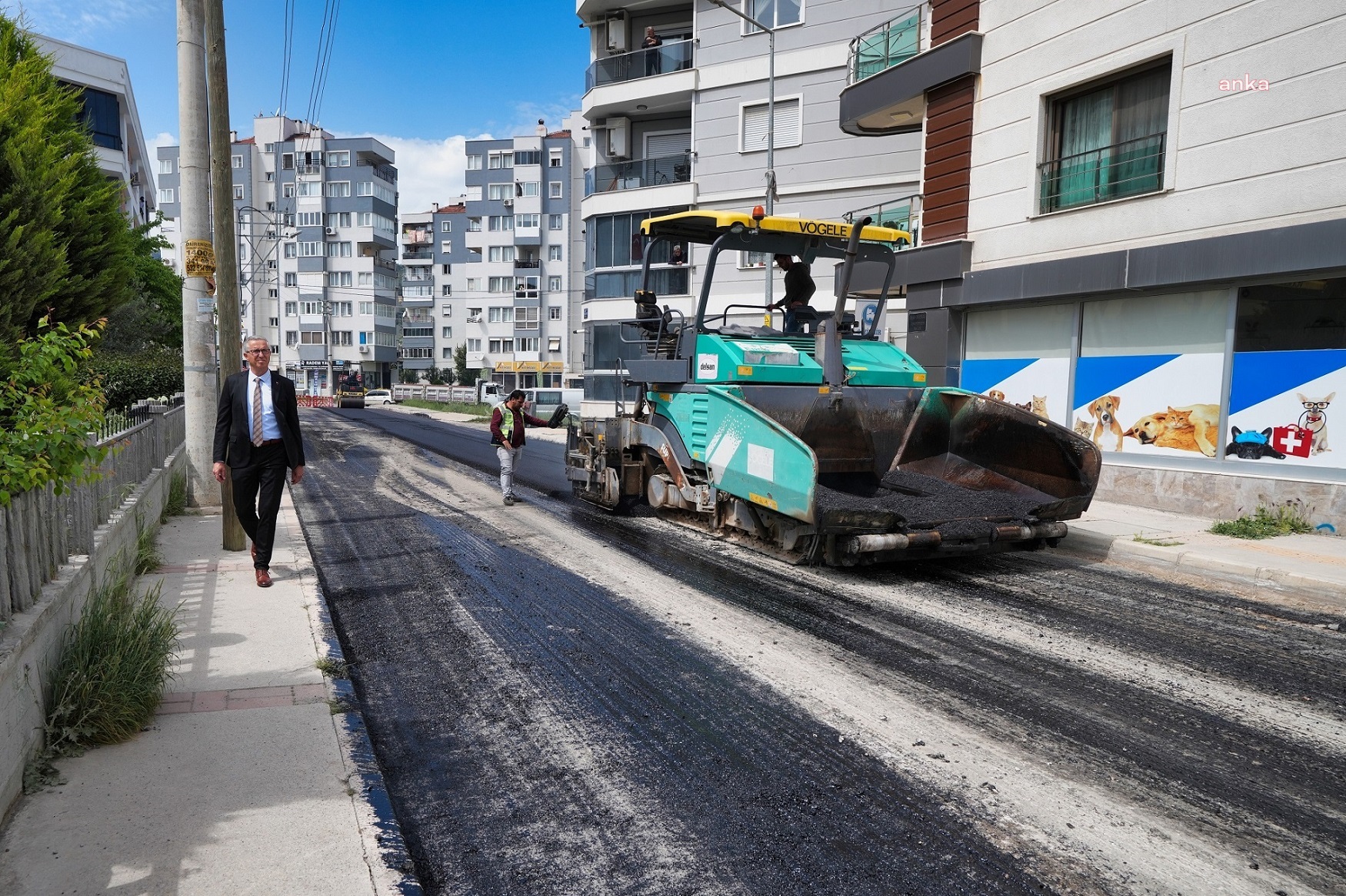 GAZİEMİR BELEDİYESİ, YOL YAPIM VE ONARIM ÇALIŞMALARINI SÜRDÜRÜYOR