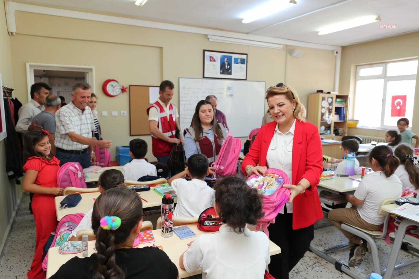İZMİT BELEDİYESİ, KÖY OKULLARINA EĞİTİM DESTEĞİNİ SÜRDÜRÜYOR