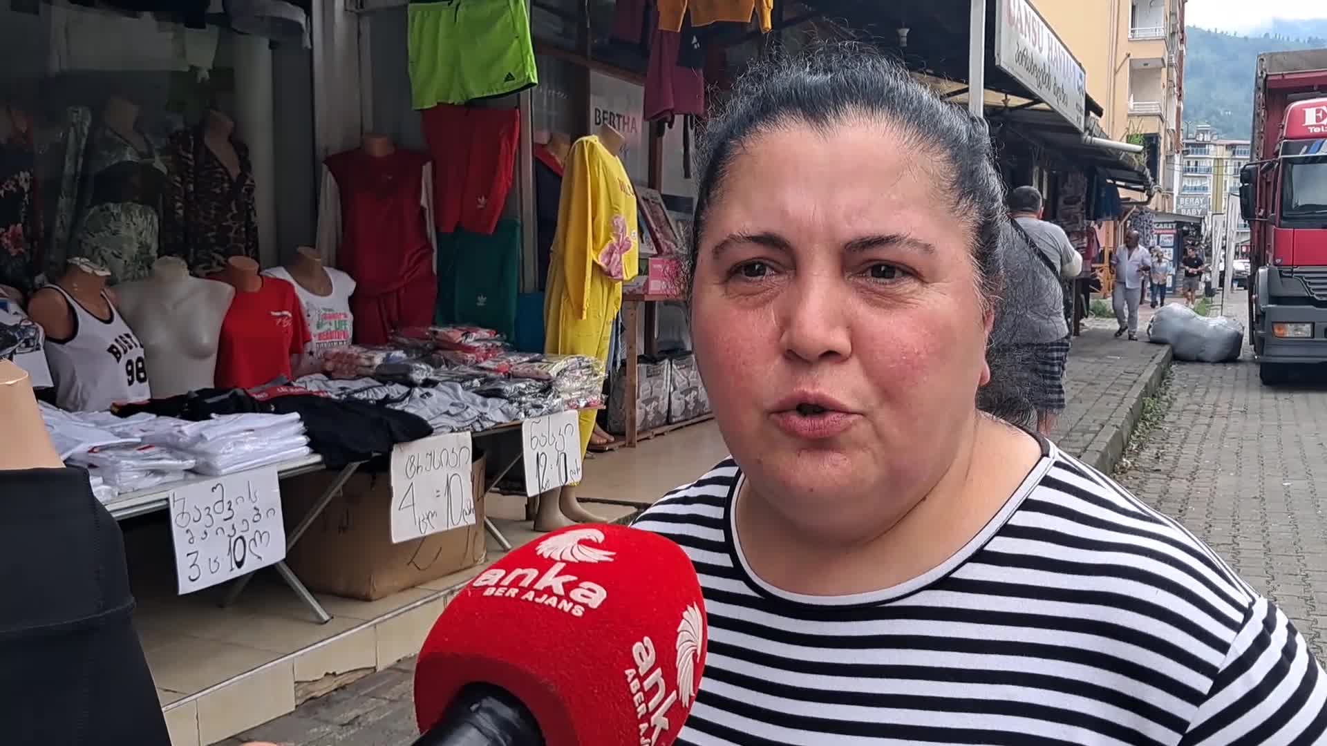 GÜRCÜLER HEM ÇALIŞMAK HEM ALIŞVERİŞ YAPMAK İÇİN ARTVİN'İN KEMALPAŞA İLÇESİNİ TERCİH EDİYOR