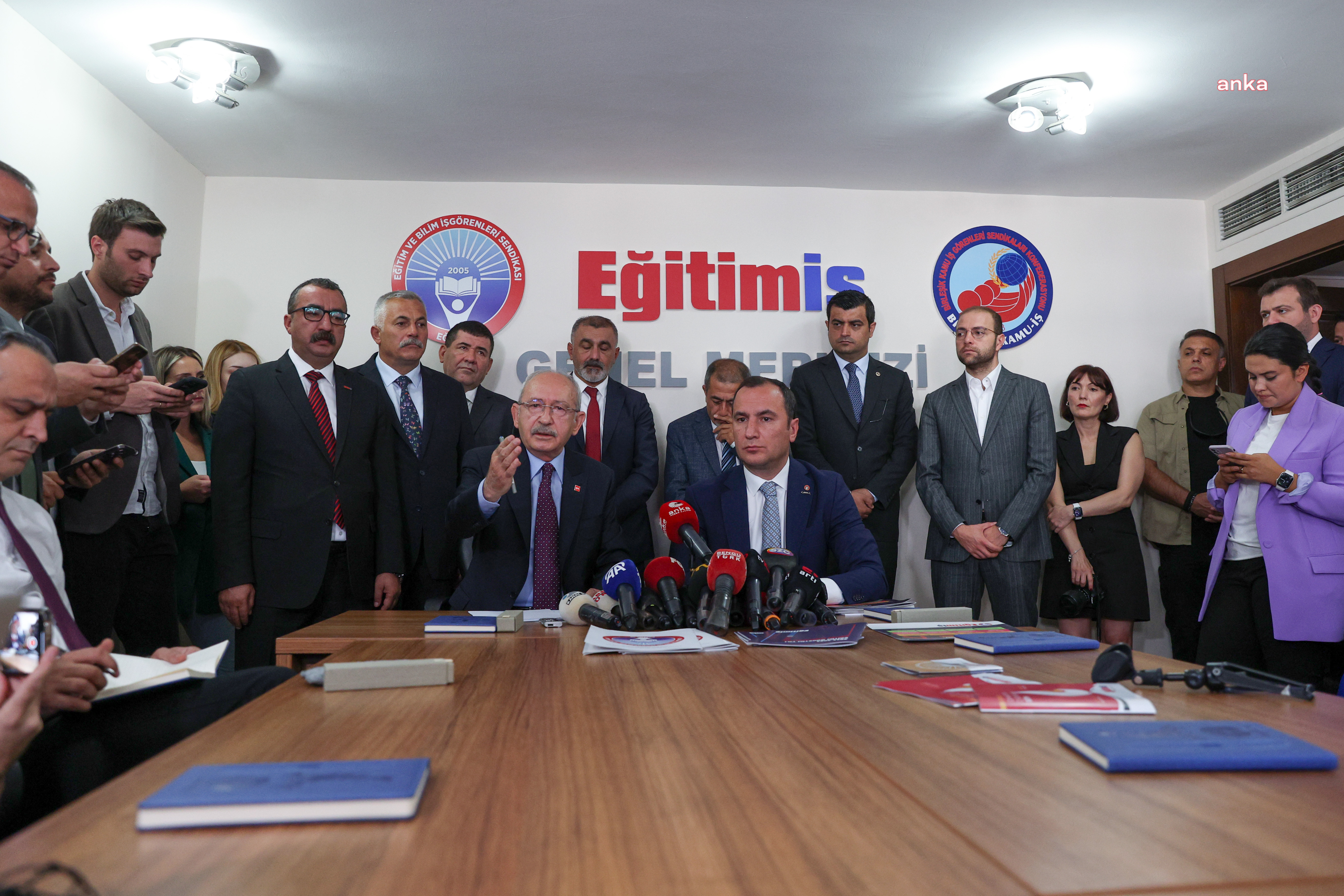 KILIÇDAROĞLU: “ERDOĞAN’A SORMAK İSTERİM TASARRUF EDECEK BAŞKA BİR ŞEY KALMADI MI? KENDİ SAĞLIK BAKANIN ‘ÇOCUKLARIMIZIN 3 ANA VE EN AZ 2 ARA ÖĞÜNLE BESLENMESİ GEREKİR’ DİYOR, HADİ MUHALEFETİ GEÇTİK, KENDİ BAKANINI DA MI DİNLEMİYORSUN?”