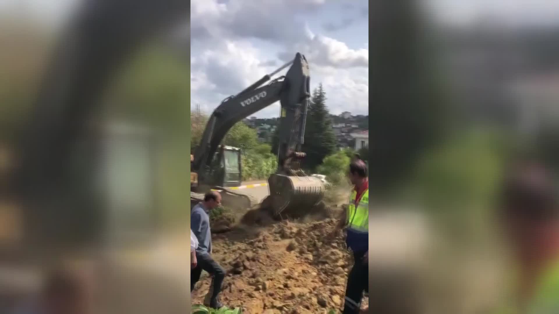 PARK VE YEŞİL ALANI KORUMAYA ÇALIŞIRKEN BAŞINDAN AŞAĞI HAFRİYAT DÖKÜLEN ASLI KIYAK: "EŞİMİN YARDIMIYLA GÜÇLÜKLE KURTULDUM. SUÇ DUYURUSUNDA BULUNDUK"