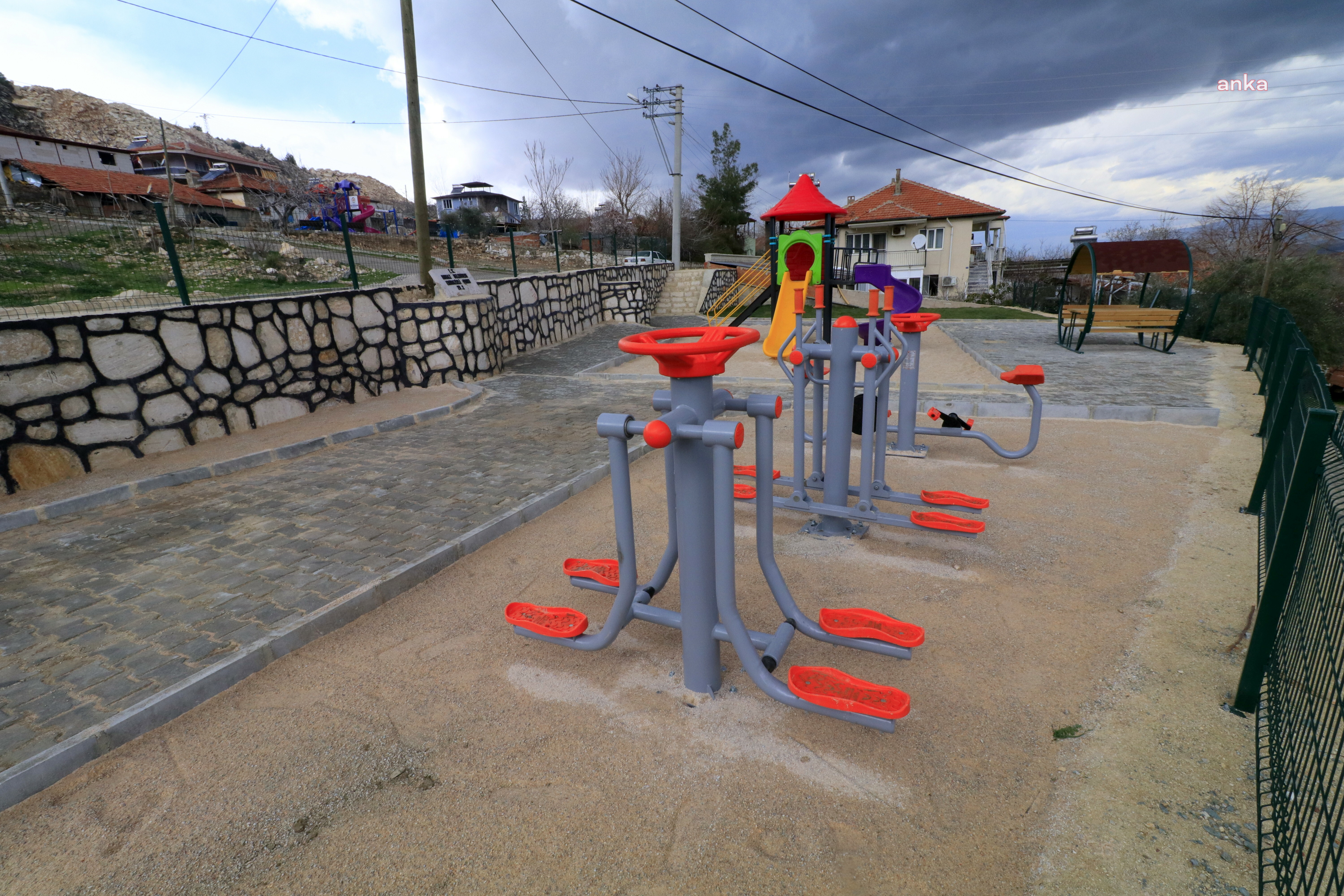 HONAZ PARKLARINA YENİ SPOR ALETLERİ
