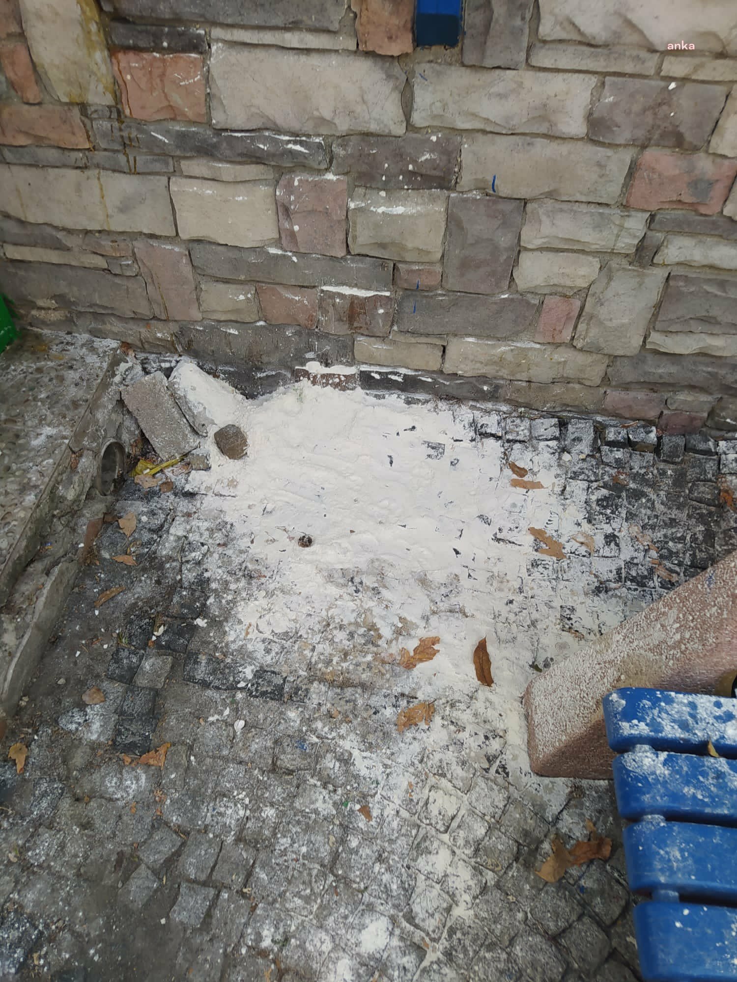 BAKIRKÖY GENÇLİK VE EĞİTİM MERKEZİ’NE KİMLİĞİ BELİRSİZ KİŞİLERCE YUMURTA VE UNLU SALDIRI DÜZENLENDİ