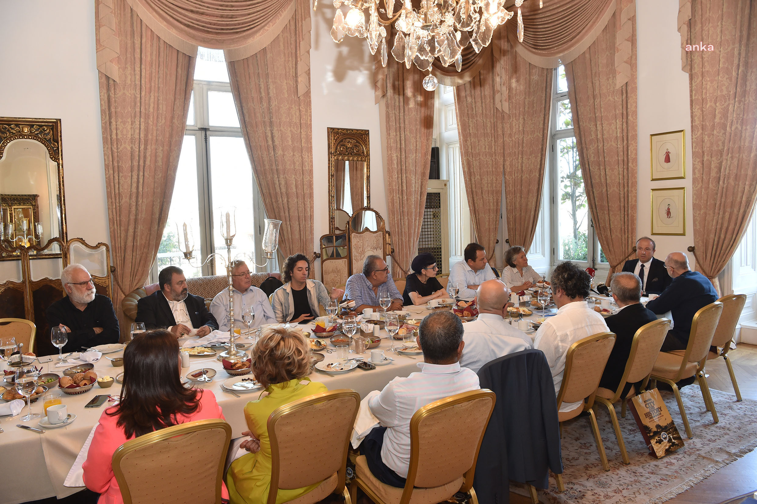 AVCILAR BELEDİYE BAŞKANI HANÇERLİ, BM KONUŞMASI ÖNCESİ GAZETECİLERLE BULUŞTU