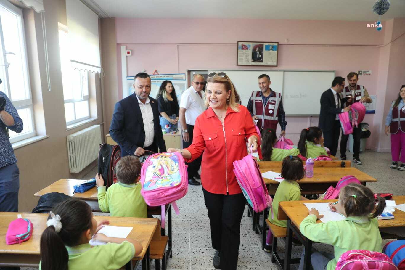 İZMİT BELEDİYE BAŞKANI HÜRRİYET, HAKKANİYE OKULU ÖĞRENCİLERİN YENİ EĞİTİM ÖĞRETİM YILI HEYECANINA ORTAK OLDU