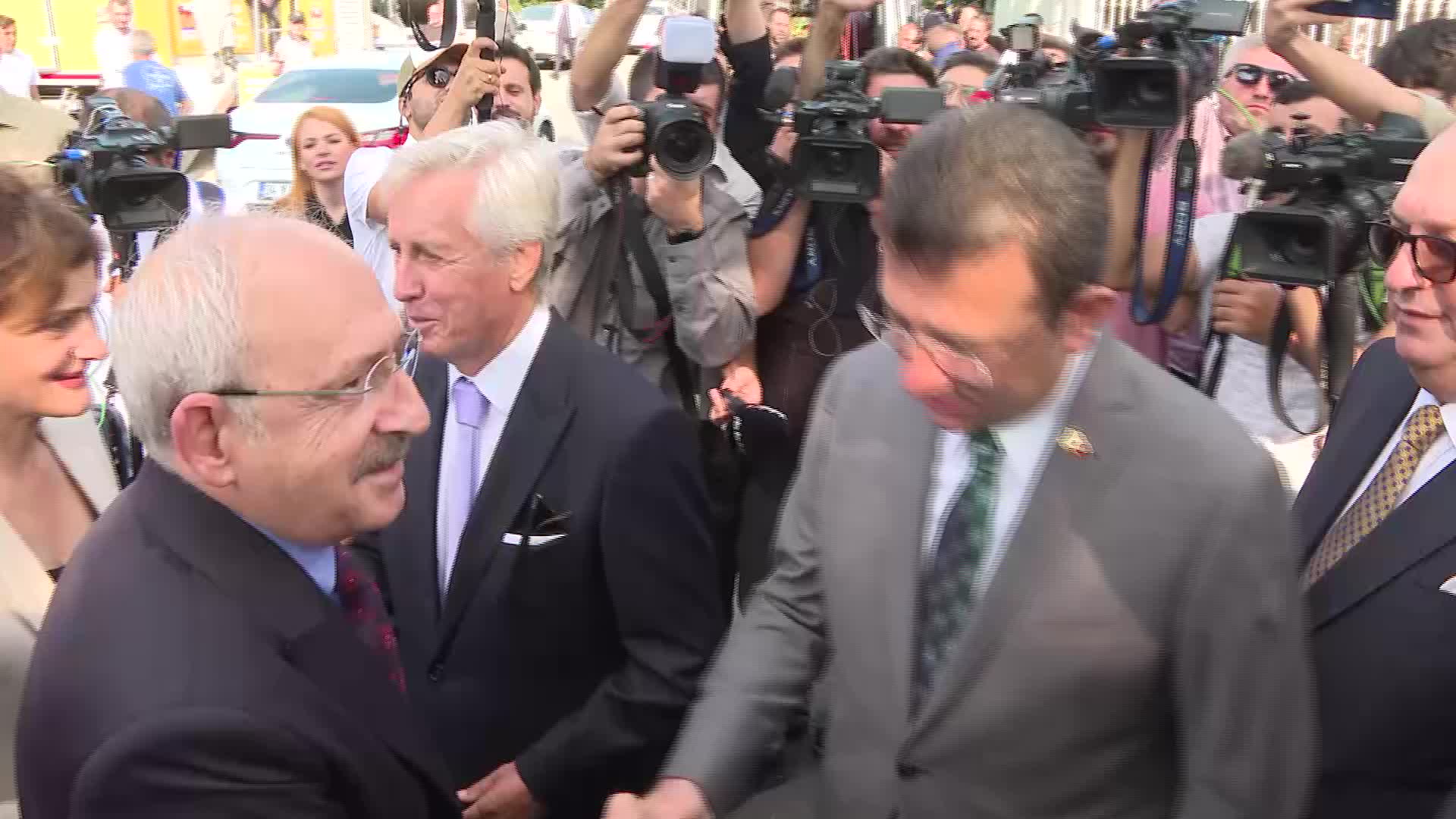 KILIÇDAROĞLU, ADNAN MENDERES İLE TURGUT ÖZAL’IN MEZARINI ZİYARET ETTİ