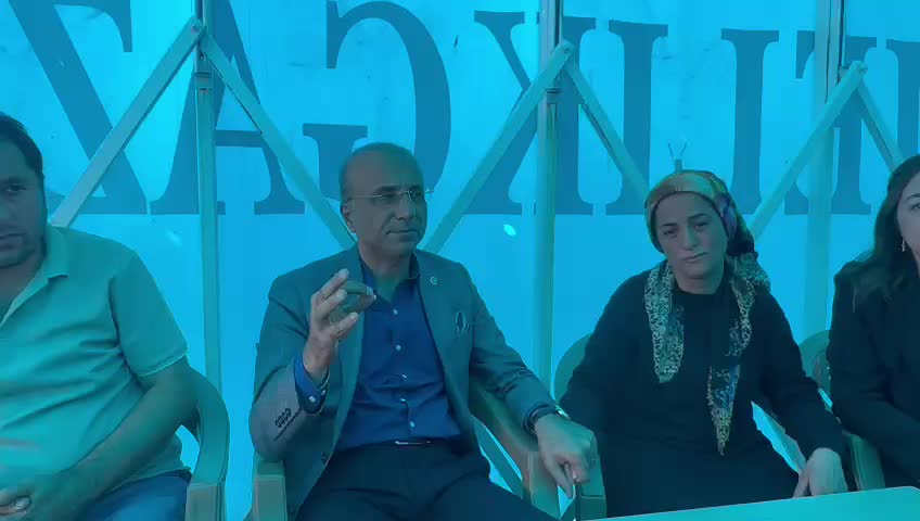 AŞKIN GENÇ, KAYSERİ’DE ÖLDÜRÜLEN GENÇ KADININ AİLESİNİ ZİYARET ETTİ: "BİREYSEL SİLAHLANMANIN ÖNÜNE GEÇİLMESİ LAZIM. SİLAH TEMİNİ BU KADAR KOLAY OLMAMALI"