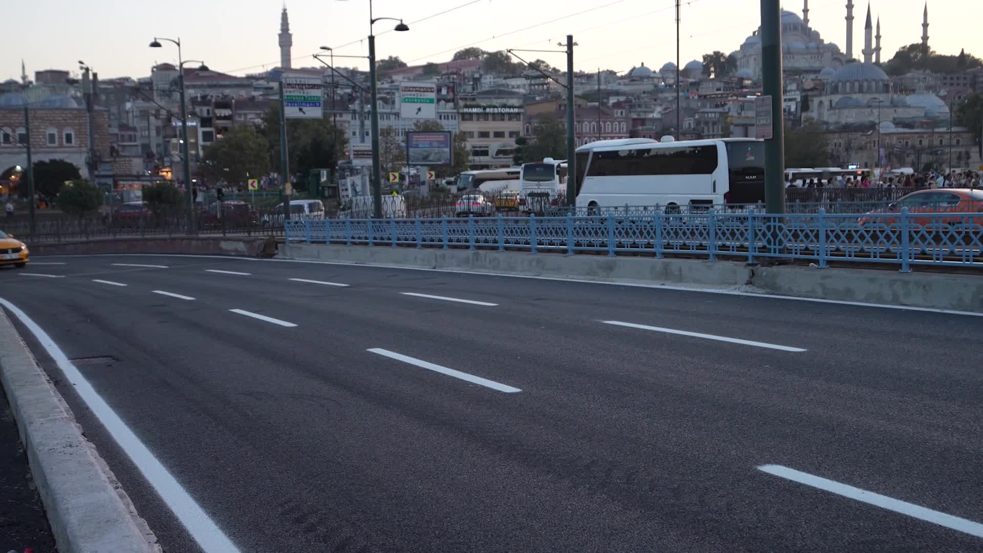 İBB FEN İŞLERİ DAİRE BAŞKANLIĞI GALATA KÖPRÜSÜ’NDEKİ ÇALIŞMAYI TAMAMLADI