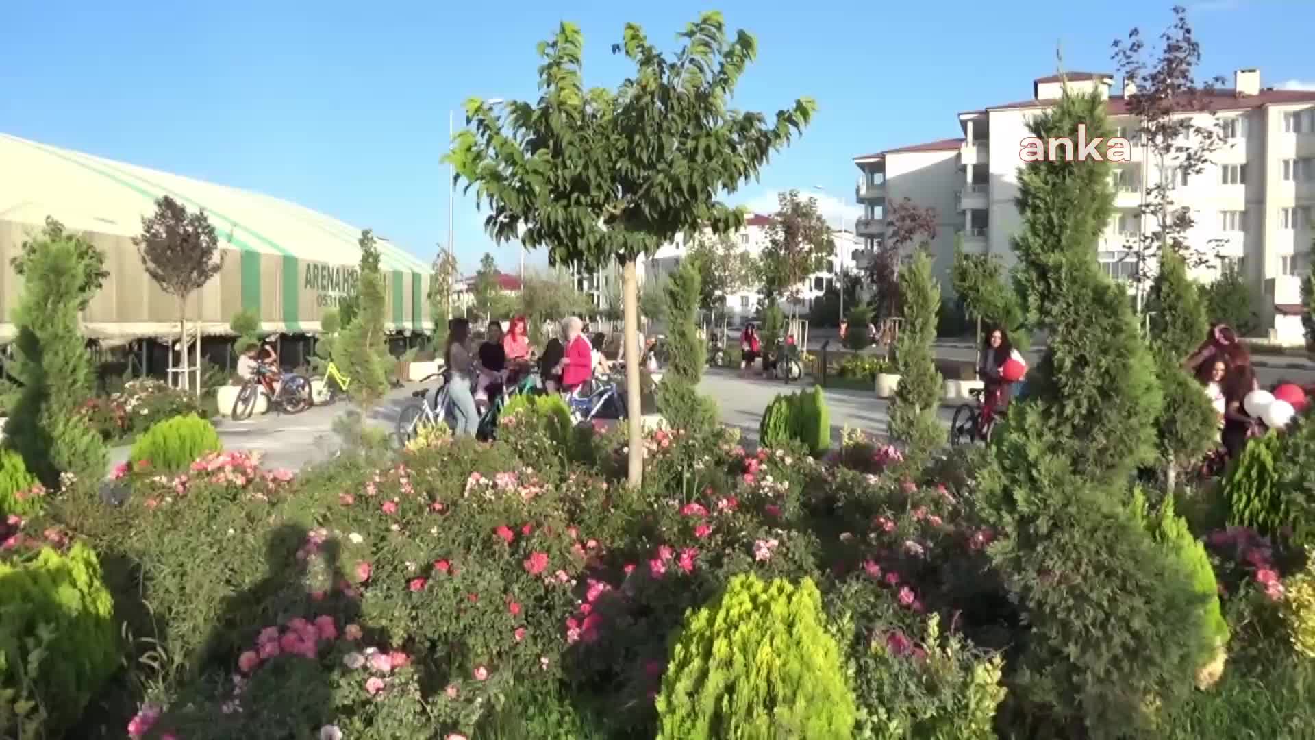 IĞDIR'DA SÜSLÜ KADINLAR 4'ÜNCÜ KEZ PEDAL ÇEVİRDİ