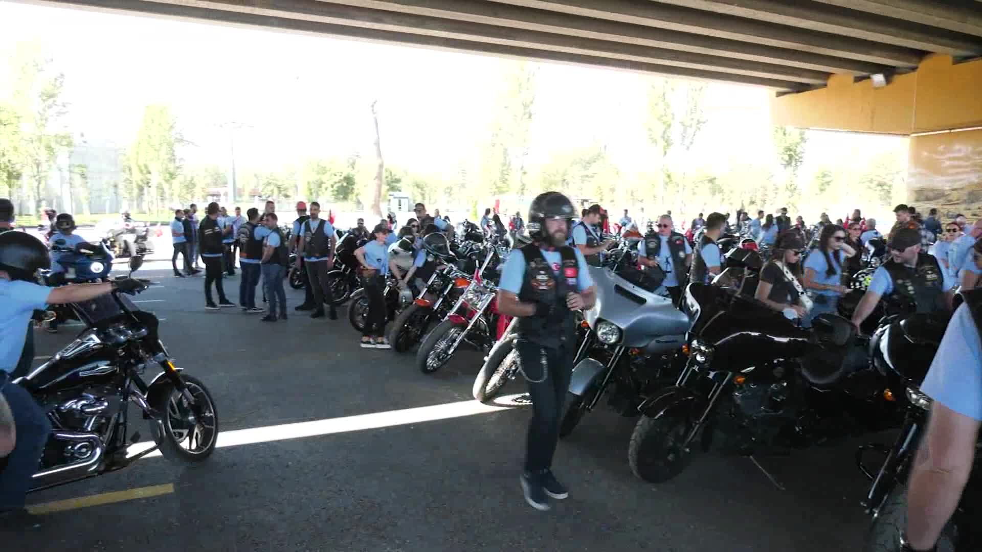 BAŞKENTTE 300 MOTOSİKLET TUTKUNUNDAN, 'GAZİLER SÜRÜŞÜ' ETKİNLİĞİ