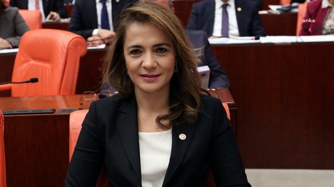 GAMZE AKKUŞ İLGEZDİ, KÜLTÜR VE TURİZM BAKANLIĞI'NIN ANITKABİR'İ FESTİVAL KAPSAMINA ALMASINI DEĞERLENDİRDİ: "ANITKABİR'İ YENİ KEŞFETTİLER ANLAŞILAN"