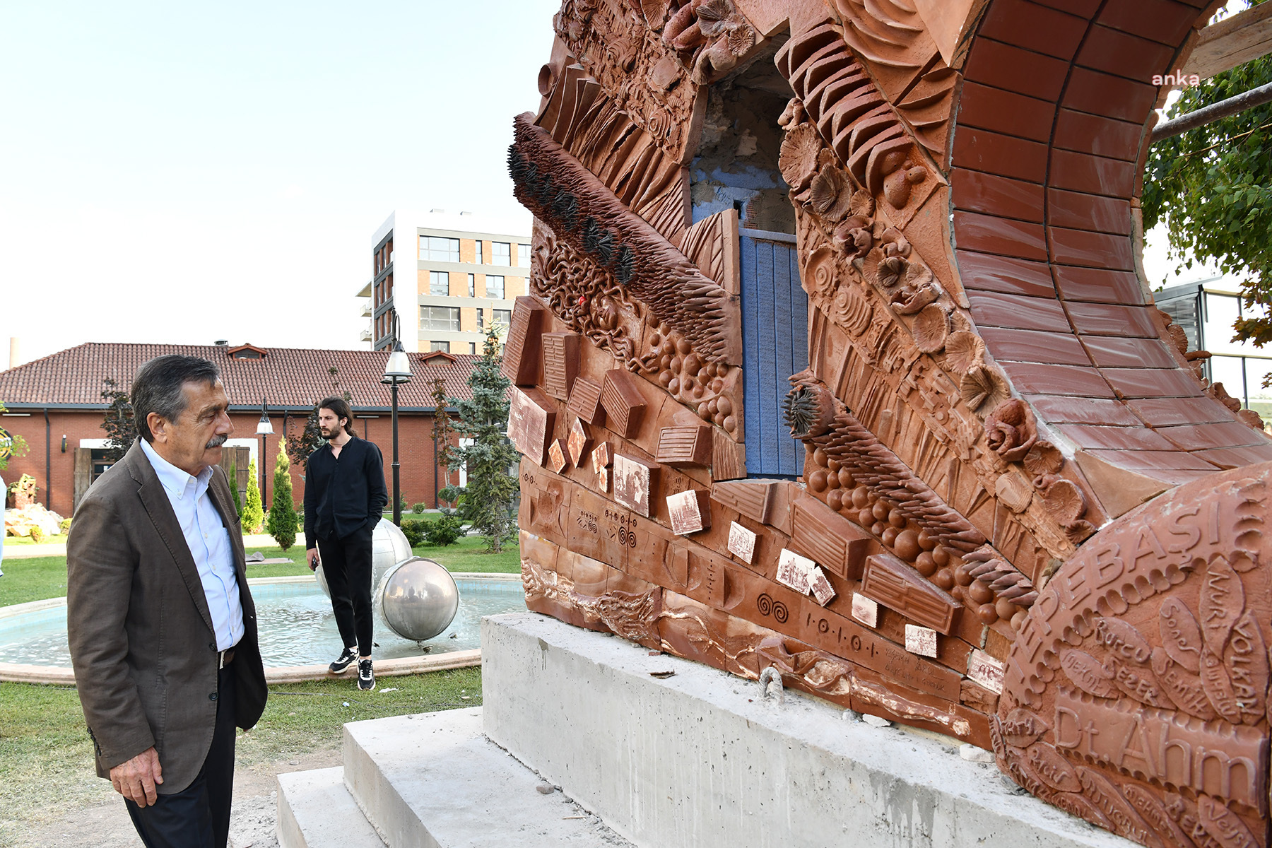 TEPEBAŞI'NDA SANATÇILARDAN CUMHURİYET'İN 100. YILINA ÖZEL ANIT