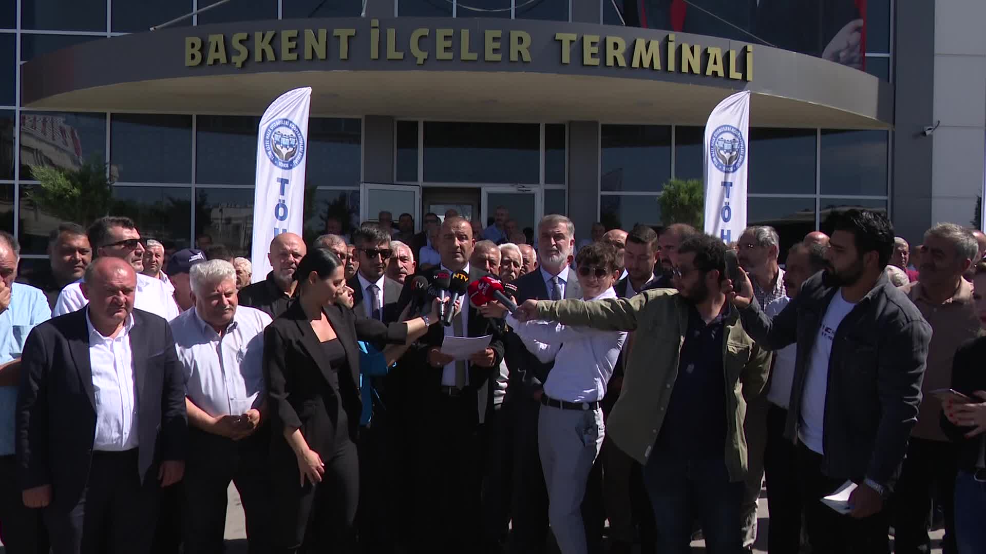 ANKARA ÖZEL HALK OTOBÜS ŞOFÖRLERİ, ÜCRETSİZ YOLCU TAŞIMAMA KARARI ALDIKLARINI DUYURDU: “ACİLEN HÜKÜMETİMİZDEN ÇÖZÜM...BELEDİYELERE DE BIRAKILMAMASI LAZIM”