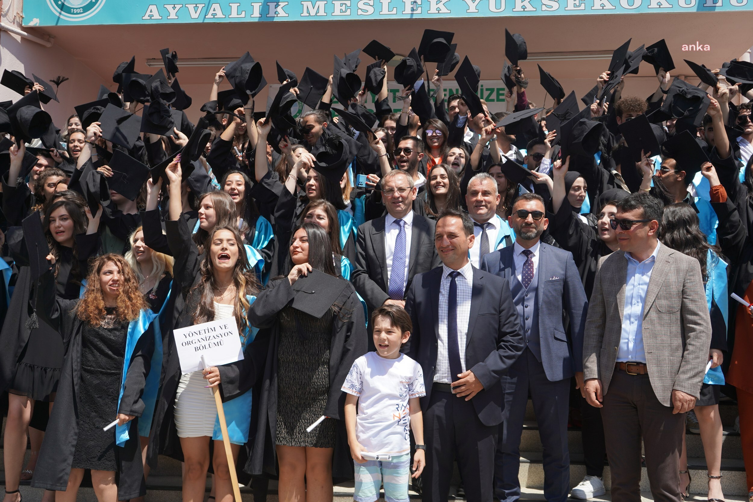AYVALIK BELEDİYESİ'NDEN BURS DESTEĞİ