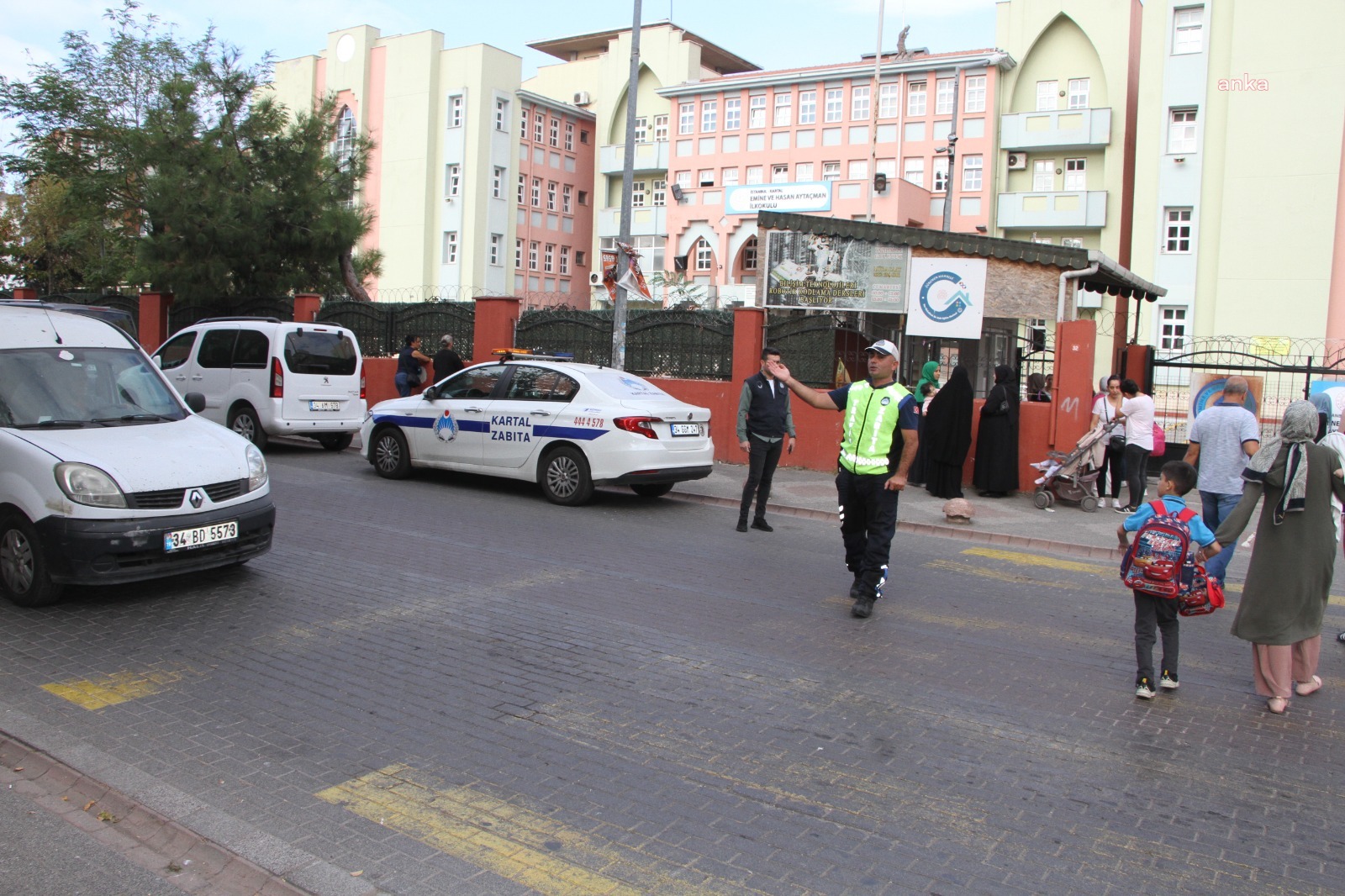 KARTAL BELEDİYESİ ZABITA EKİPLERİNDEN 27 OKULDA TRAFİK UYGULAMASI