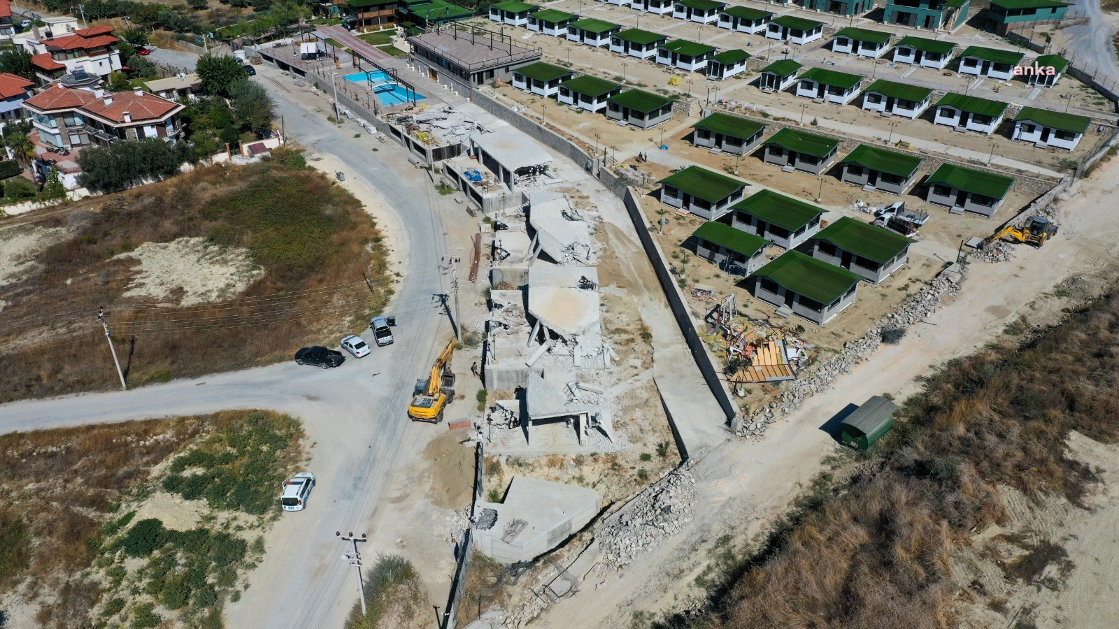 KUŞADASI BELEDİYESİ KAÇAK YAPILAŞMAYA KARŞI MÜCADELESİNİ SÜRDÜRÜYOR