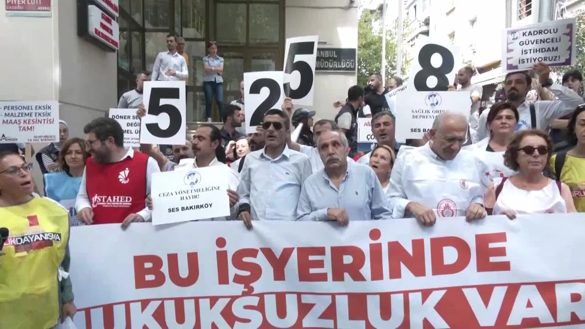 SAĞLIK EMEKÇİLERİNDEN İSTANBUL İL SAĞLIK MÜDÜRLÜĞÜ ÖNÜNDE EYLEM: “ŞİDDETTEN BUNALMIŞ SAĞLIK ÇALIŞANLARINA BİR DE EKONOMİK ŞİDDET UYGULAMAYIN”