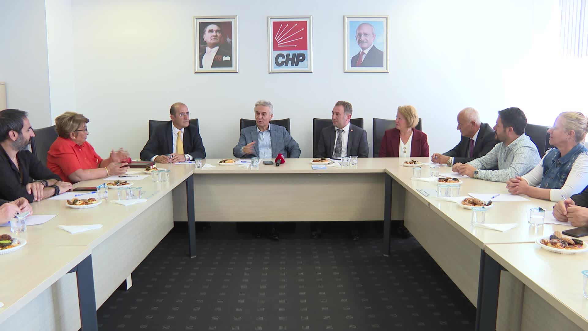 YOZGAT DEMOKRAT DERNEKLER FEDERASYONU YÖNETİMİ, CHP GENEL BAŞKAN YARDIMCISI BÜLENT KUŞOĞLU’NU ZİYARET ETTİ