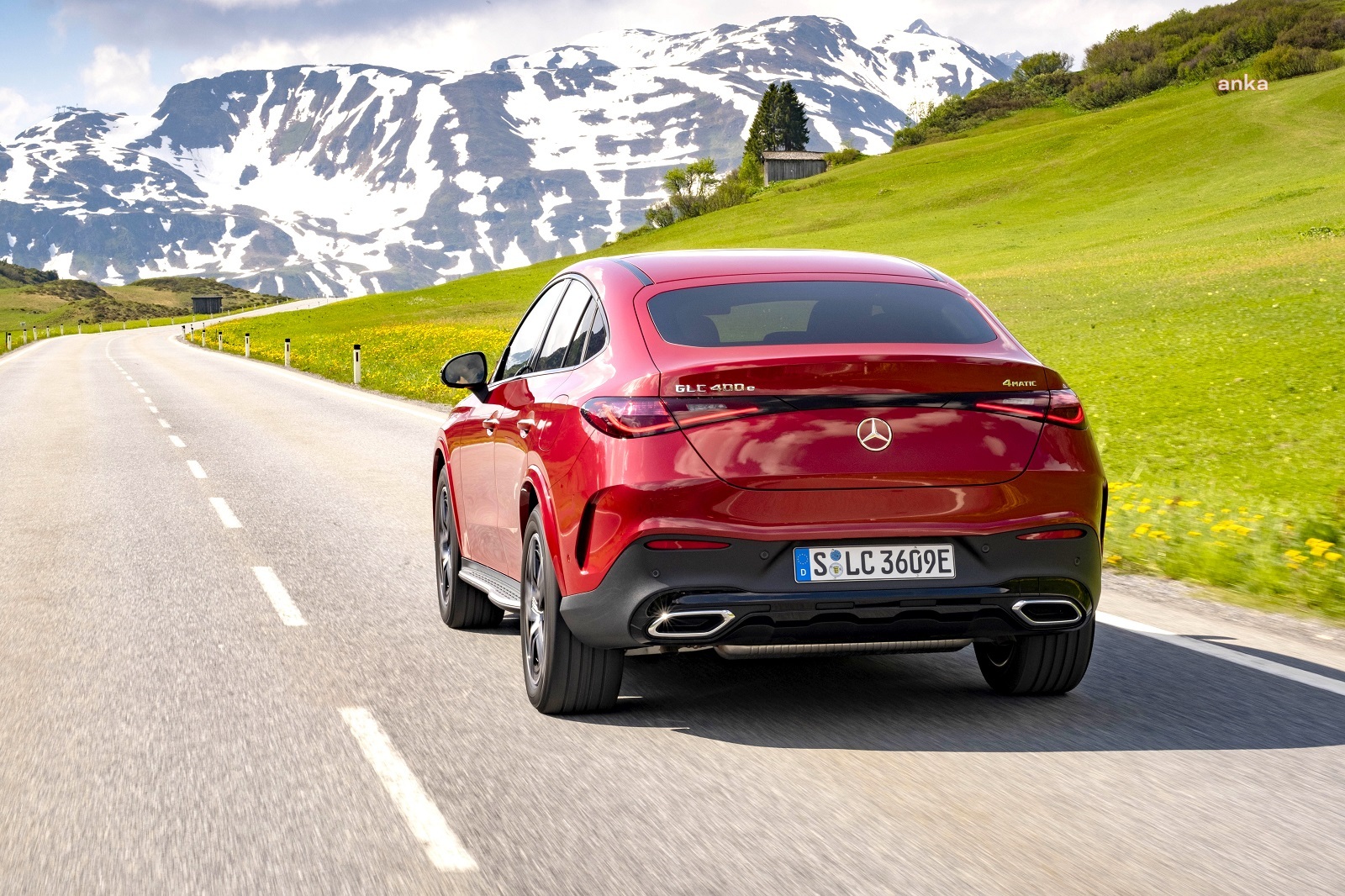 MERCEDES-BENZ SUV AİLESİNİN SEVİLEN MODELİ YENİLENEN TASARIMIYLA ŞİMDİ TÜRKIYE’DE