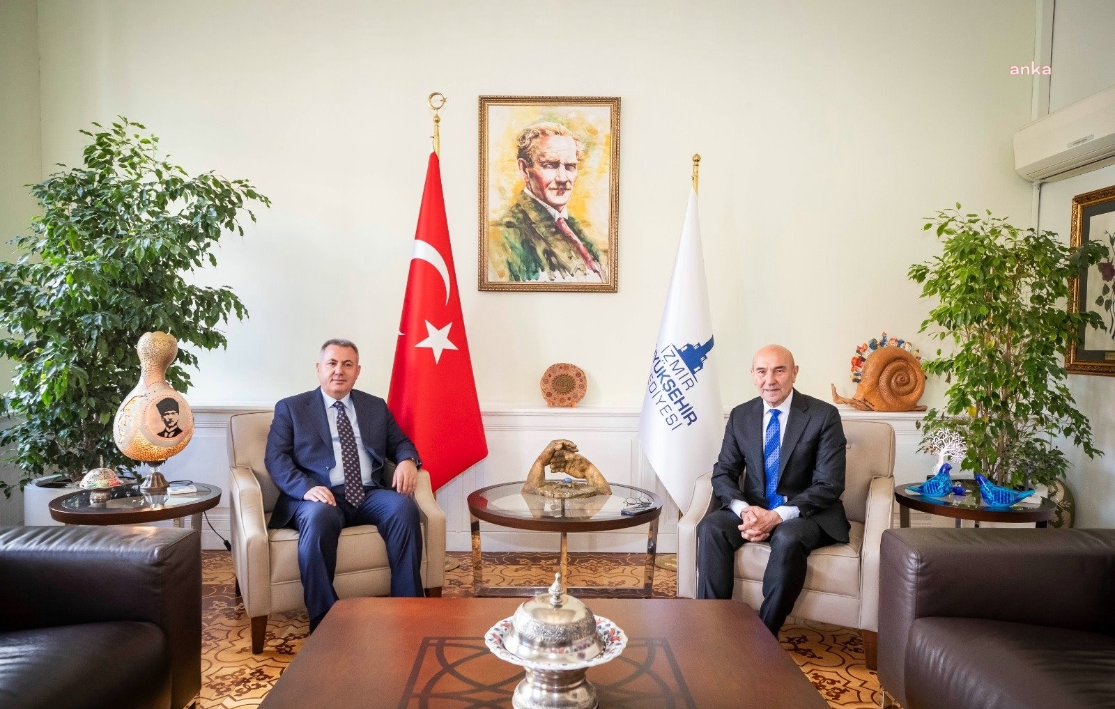 İZMİR VALİSİ ELBAN'DAN BAŞKAN SOYER'E İADE-İ ZİYARET