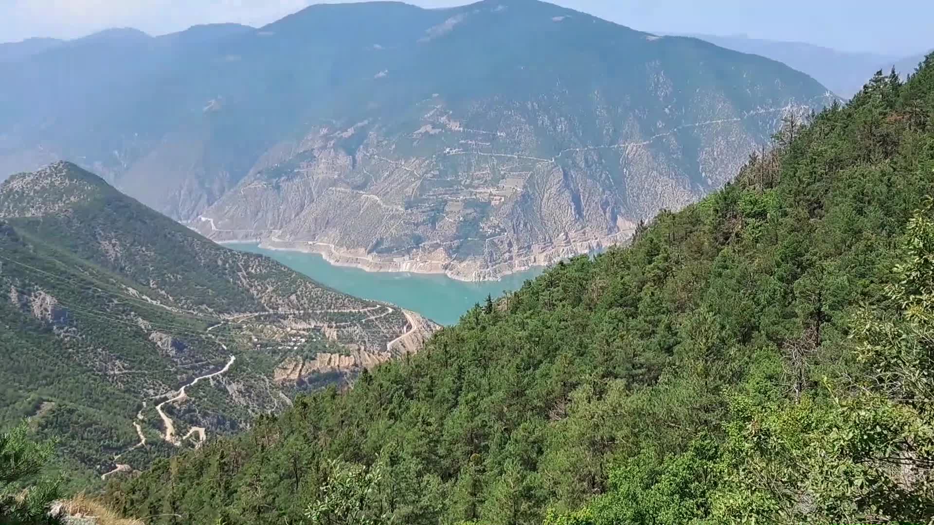 ARTVİN'İN KÖYLERİNE AÇILMASI PLANLANAN ALTIN MADENİNE BÖLGE HALKI TEPKİLİ: "DİYORLAR Kİ GİDİN BURADAN, YOK ARKADAŞ BENİM HAYATIMI SÖNDÜREMEZSİN"