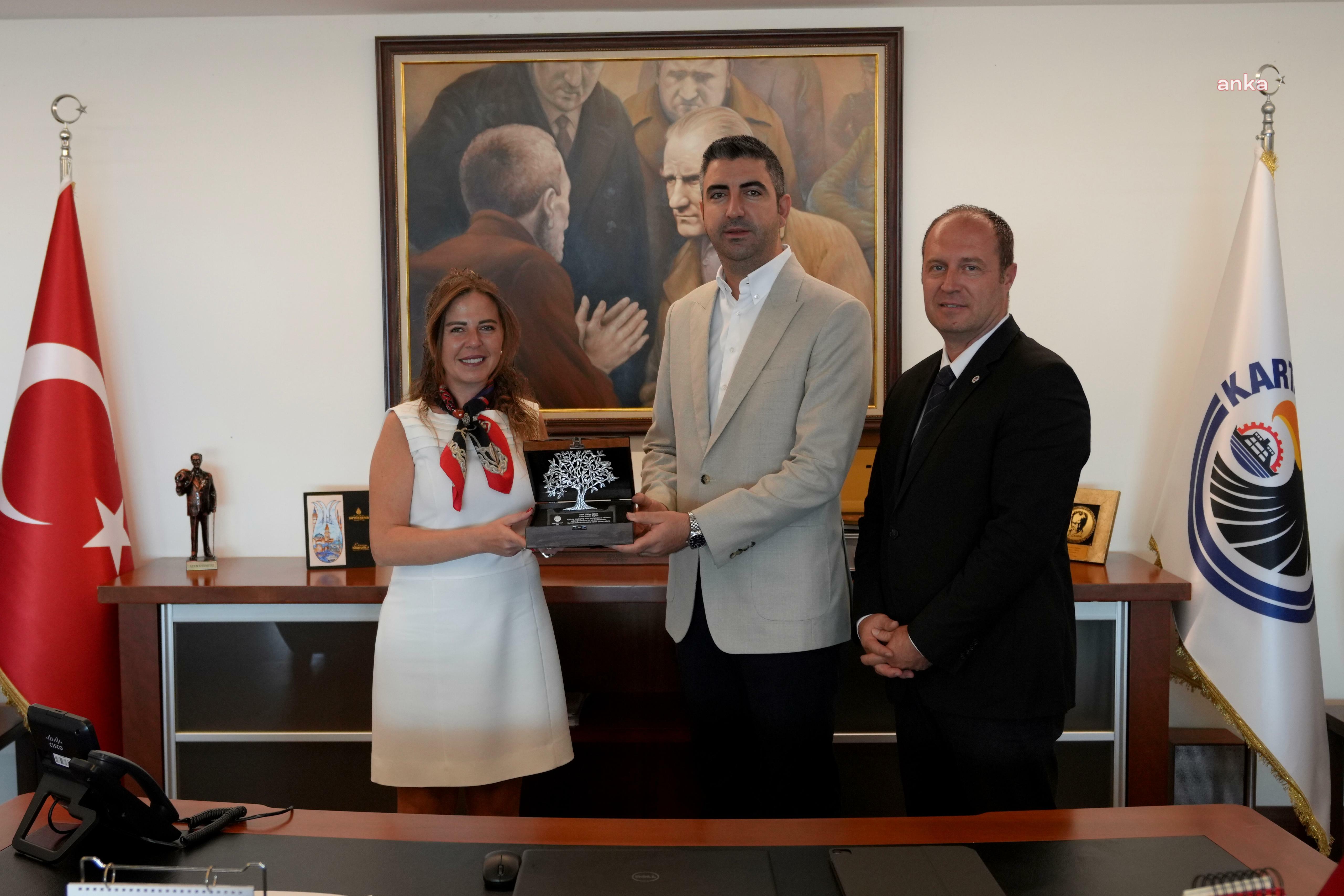 TÜRK EĞİTİM VAKFI, "OKUTAN KARTAL" UYGULAMASINA VERDİĞİ DESTEKTEN DOLAYI KARTAL BELEDİYESİ'NE PLAKET TAKDİM ETTİ
