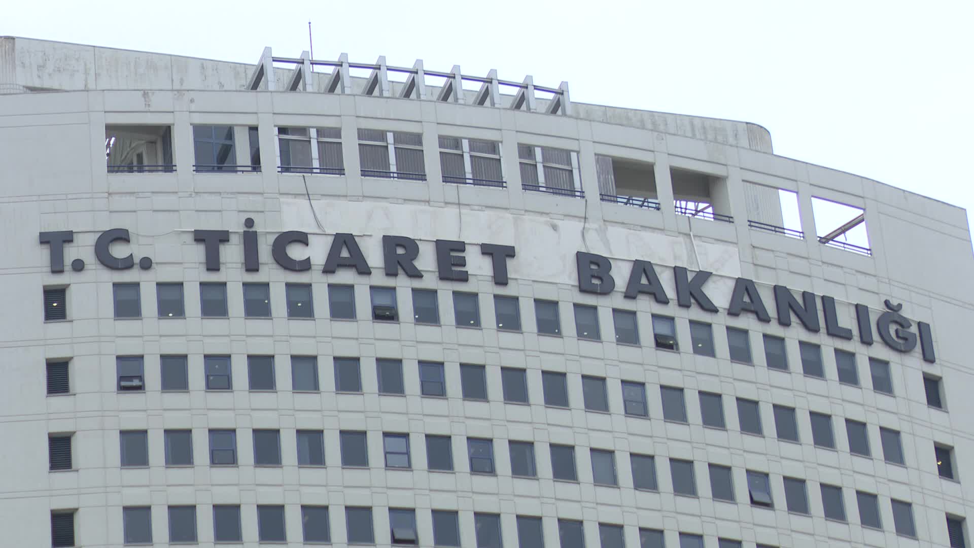 SAYIŞTAY'IN 2022 YILI TİCARET BAKANLIĞI DENETİM RAPORU: "PROTOKOLLE BAKANLIĞIN GÜMRÜK GELİRİNİN ÖZEL BİR ŞİRKETİN HESABINDA TUTULMASI YASAYA AYKIRI"