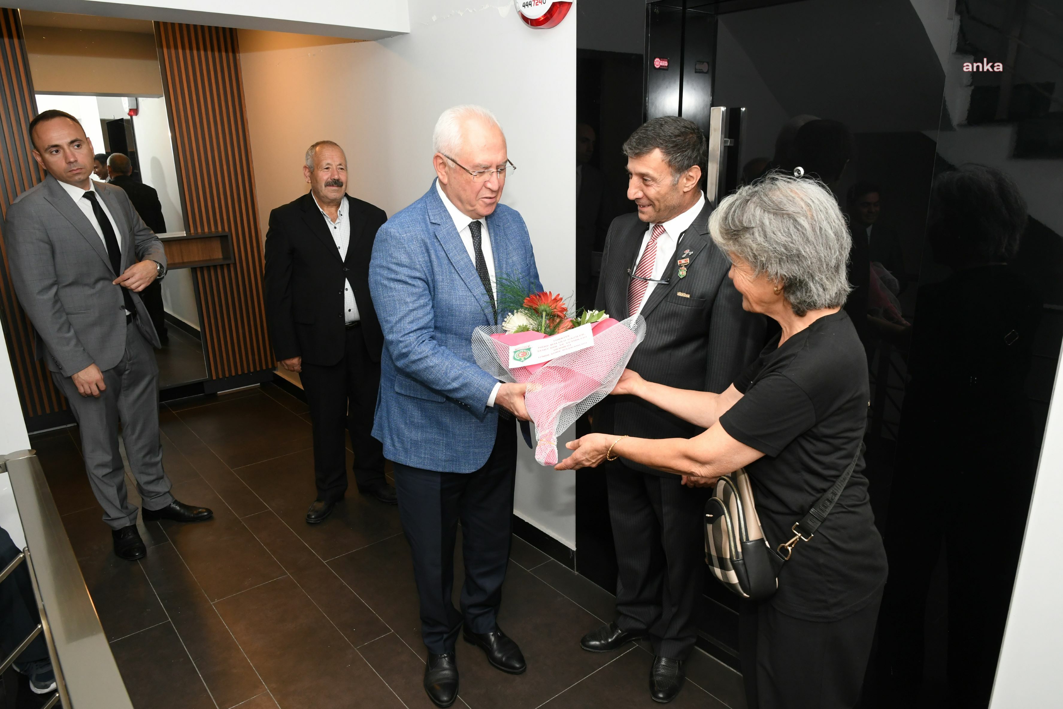 KARABAĞLAR BELEDİYE BAŞKANI SELVİTOPU'DAN GAZİ VE ŞEHİT YAKINLARINA ZİYARET
