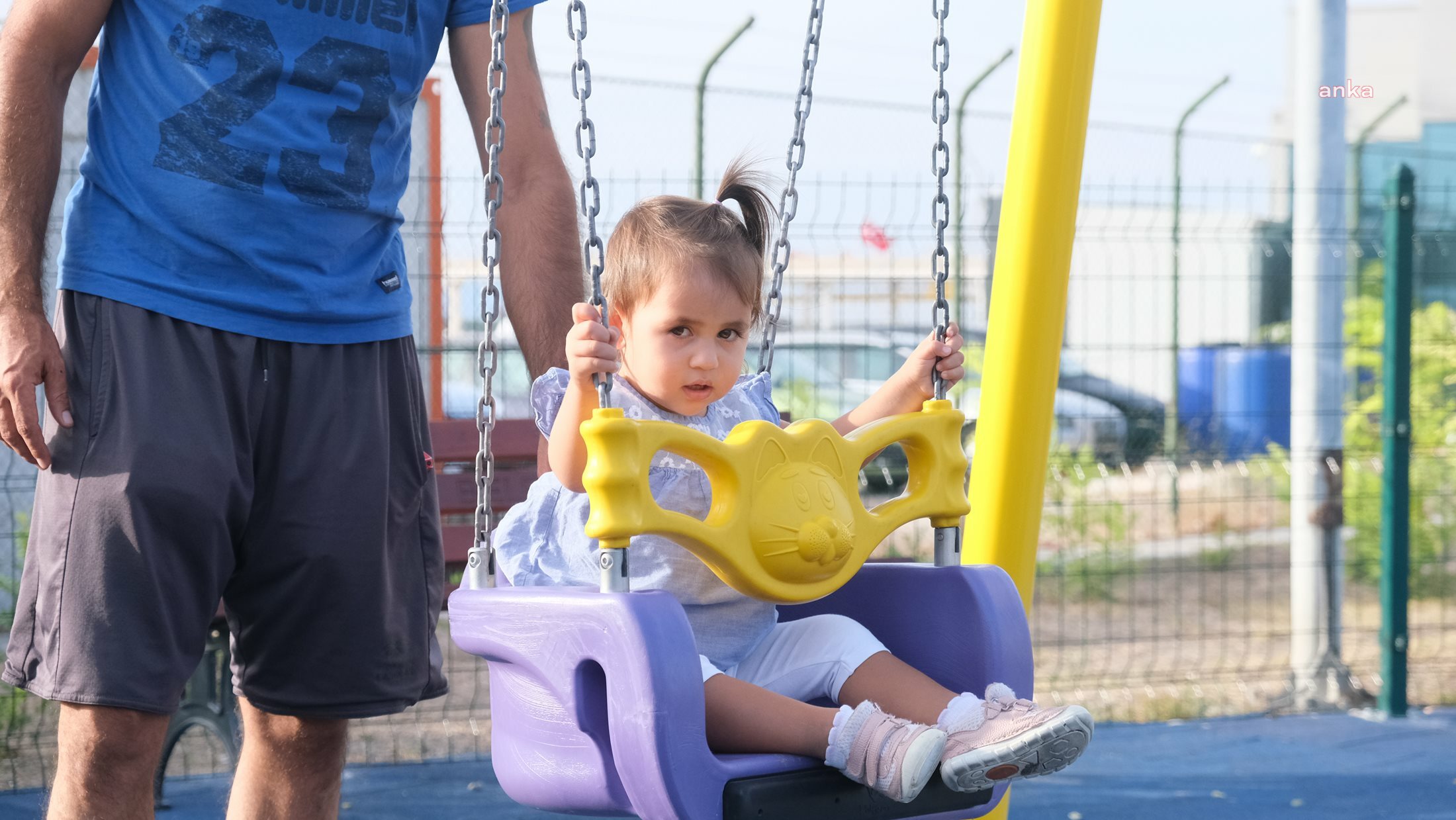 AYVALIK BELEDİYESİ İLÇEDEKİ PARKLARI YENİLEMEYE DEVAM EDİYOR