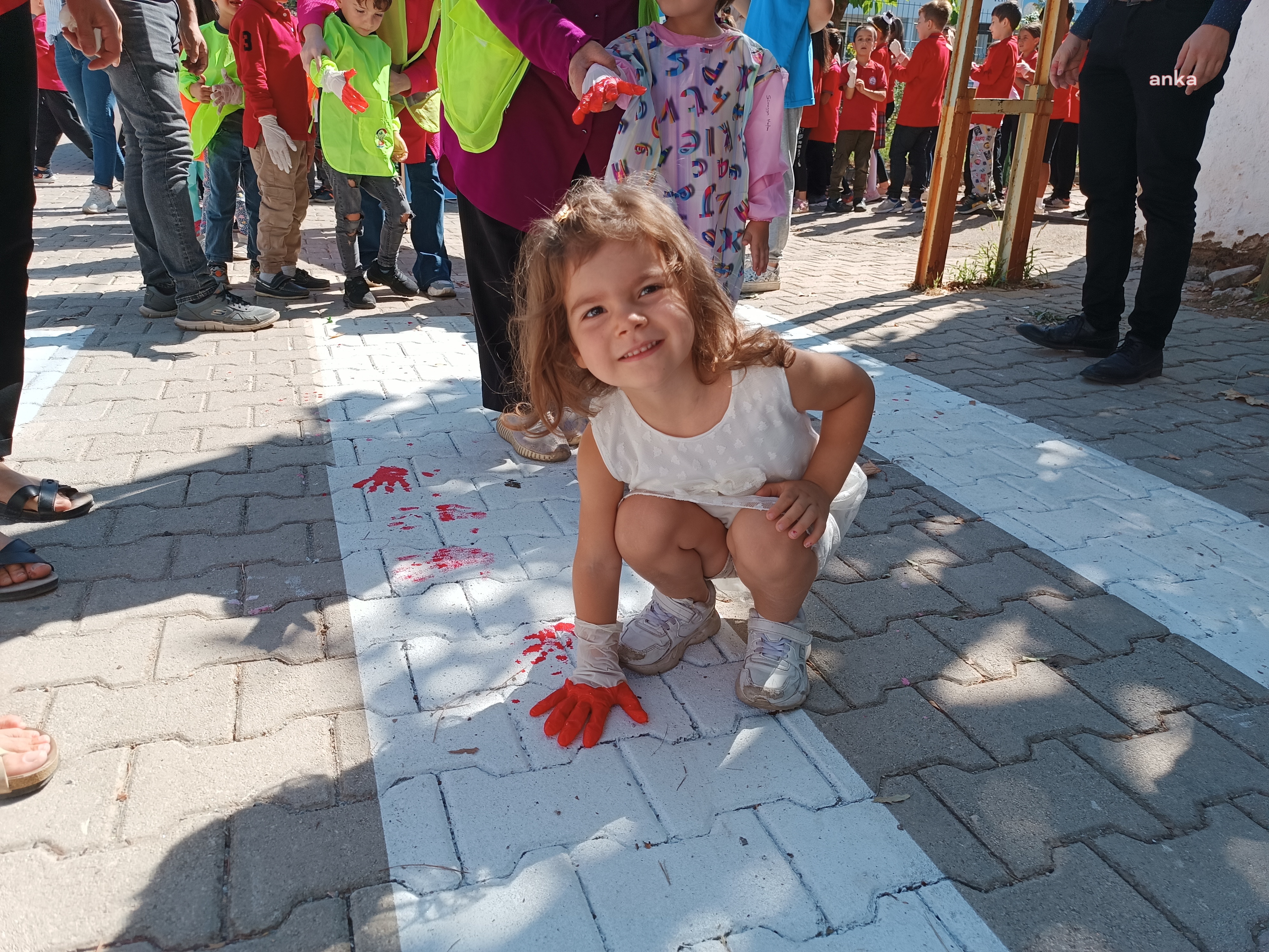 ANTALYA'DA ÖĞRENCİLERDEN “TRAFİKTE BEN DE VARIM” ETKİNLİĞİ