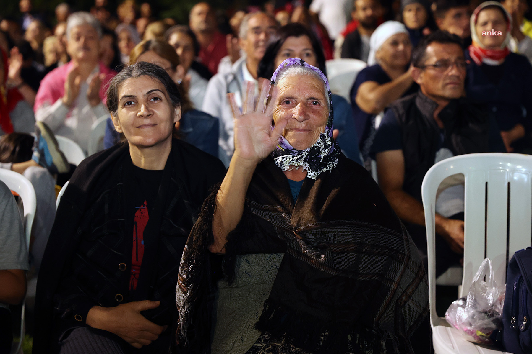 ATAŞEHİR BELEDİYESİ'NİN GERÇEKLEŞTİRDİĞİ 8. KARDEŞ KÜLTÜRLERİN FESTİVALİ'NİN ALTINCI GÜNÜNDE TÜRKÜ GECESİ DÜZENLENDİ