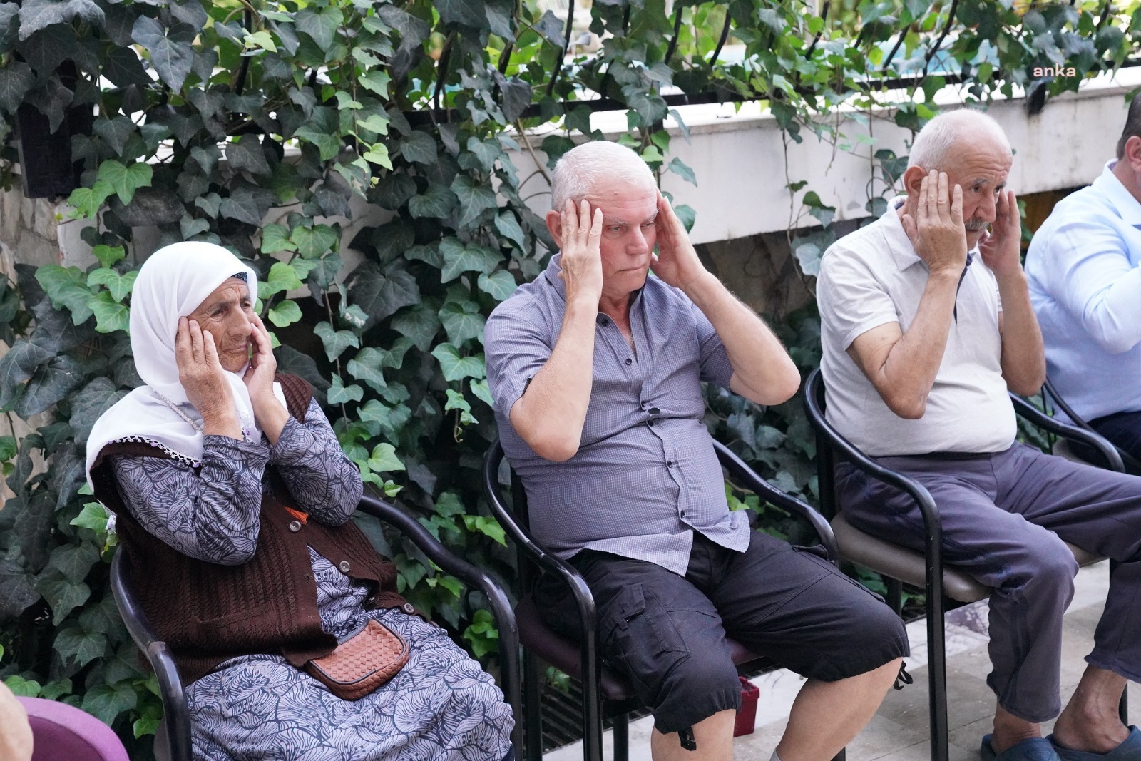 SEFERİHİSAR BELEDİYESİ’NDEN ALZHEİMERA KARŞI PİLATES ETKİNLİĞİ