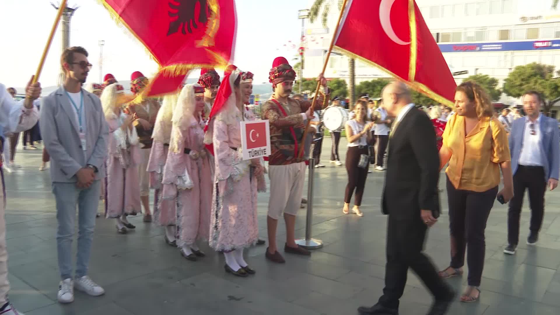 İZMİR’DE 17’NCİ BALKANLILAR HALK DANSLARI VE KÜLTÜR FESTİVALİ BAŞLADI
