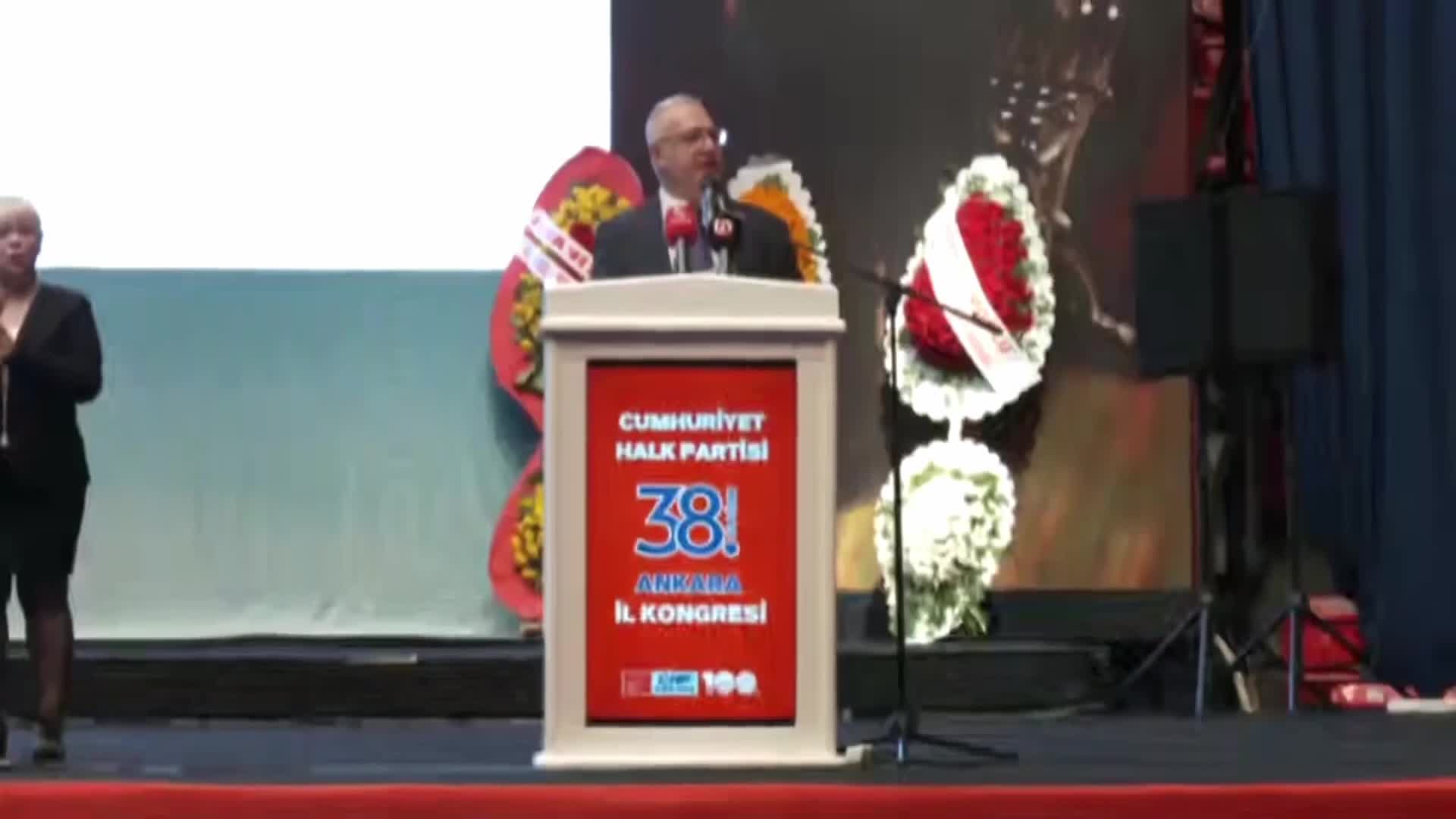 CHP ANKARA İL KONGRESİ... DİVAN BAŞKANI ALİ ÖZTUNÇ: "CHP, ZOR GÜNLERİN PARTİSİDİR, BU ÜLKEYİ KURAN PARTİDİR, KUVAY-I MİLLİYE'NİN PARTİSİDİR, ZOR GÜNLERİ AŞMAYI BİLEN BİR PARTİ OLMUŞTUR, OLACAKTIR DA"
